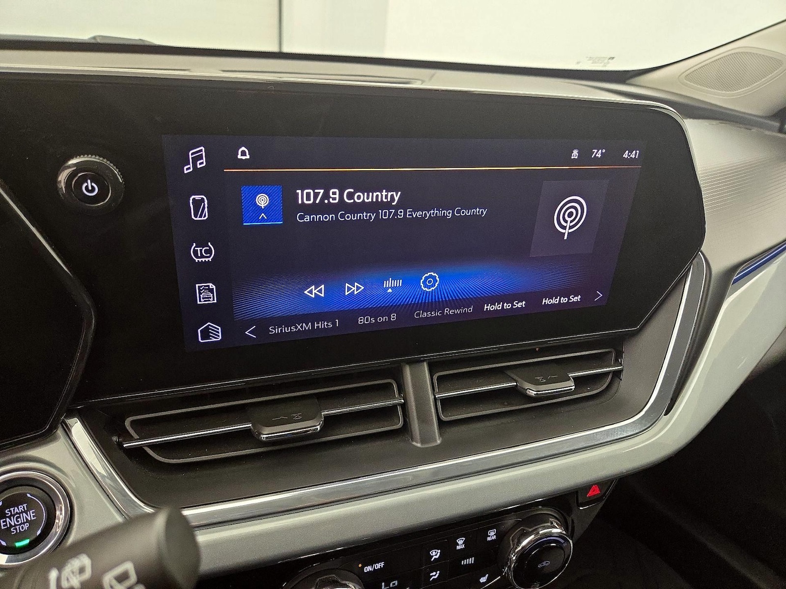 2024 Chevrolet Trax LT - Photo 16