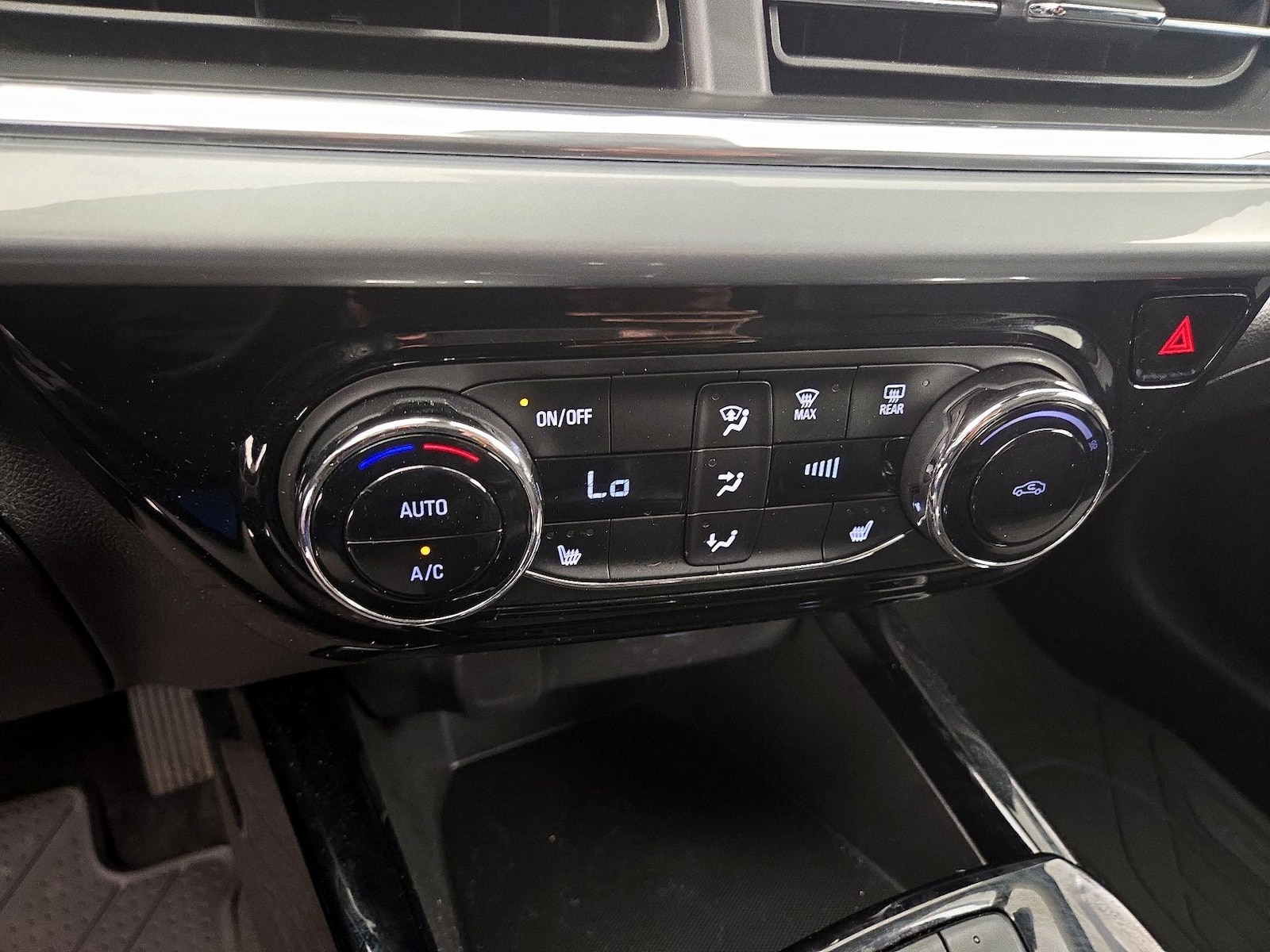 2024 Chevrolet Trax LT - Photo 17