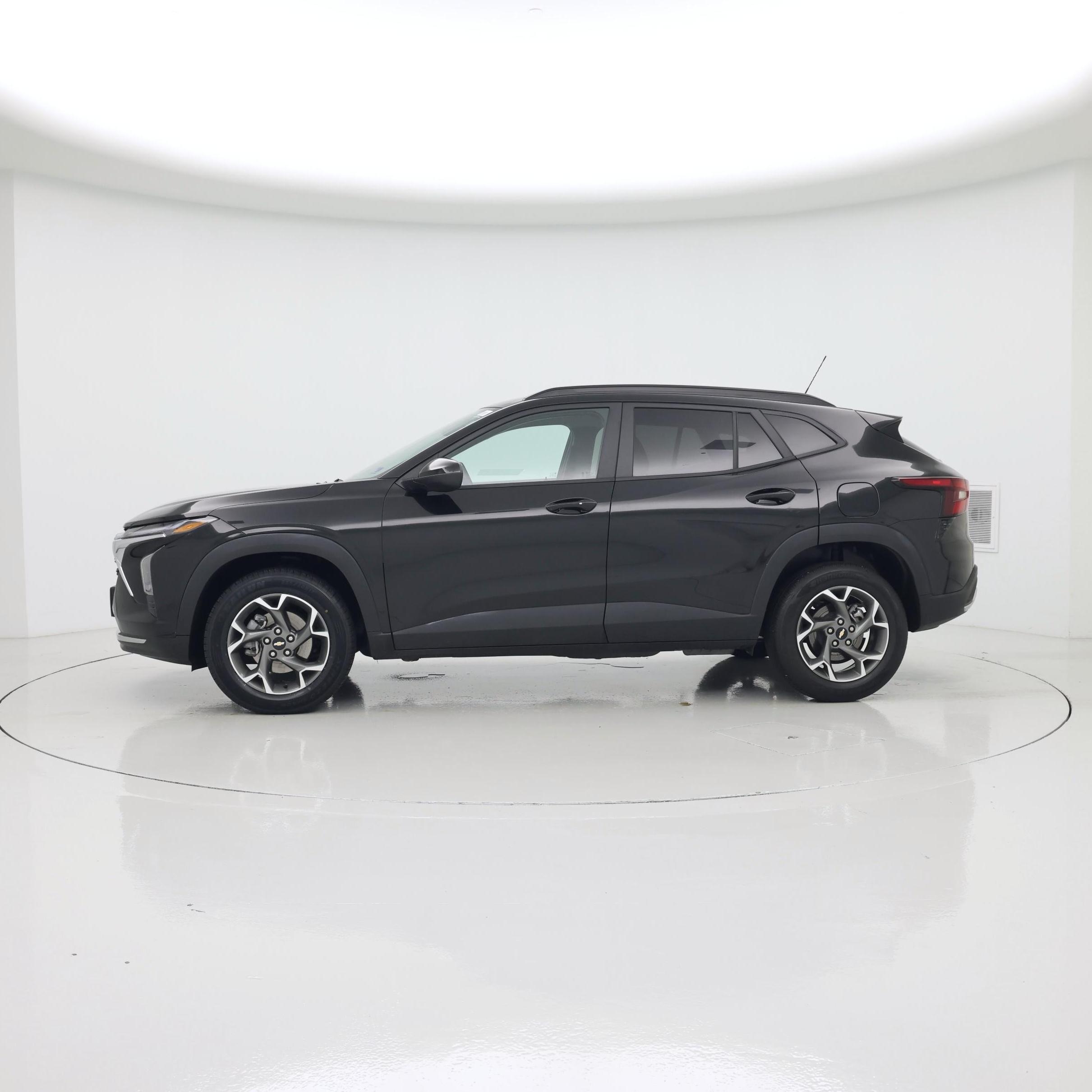 Thumbnail: 2024 Chevrolet Trax - 3