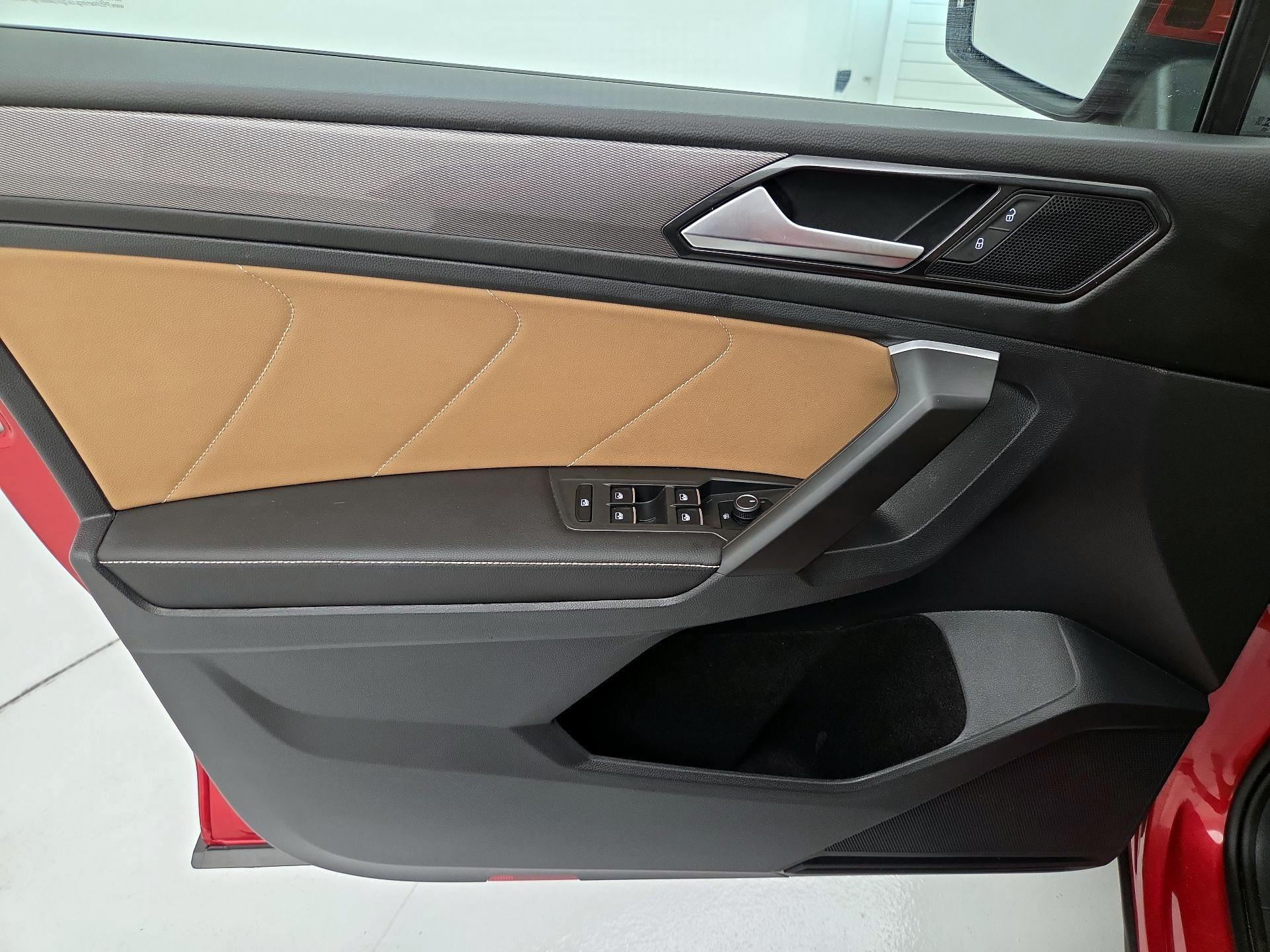 Thumbnail: 2023 Volkswagen Tiguan - 12