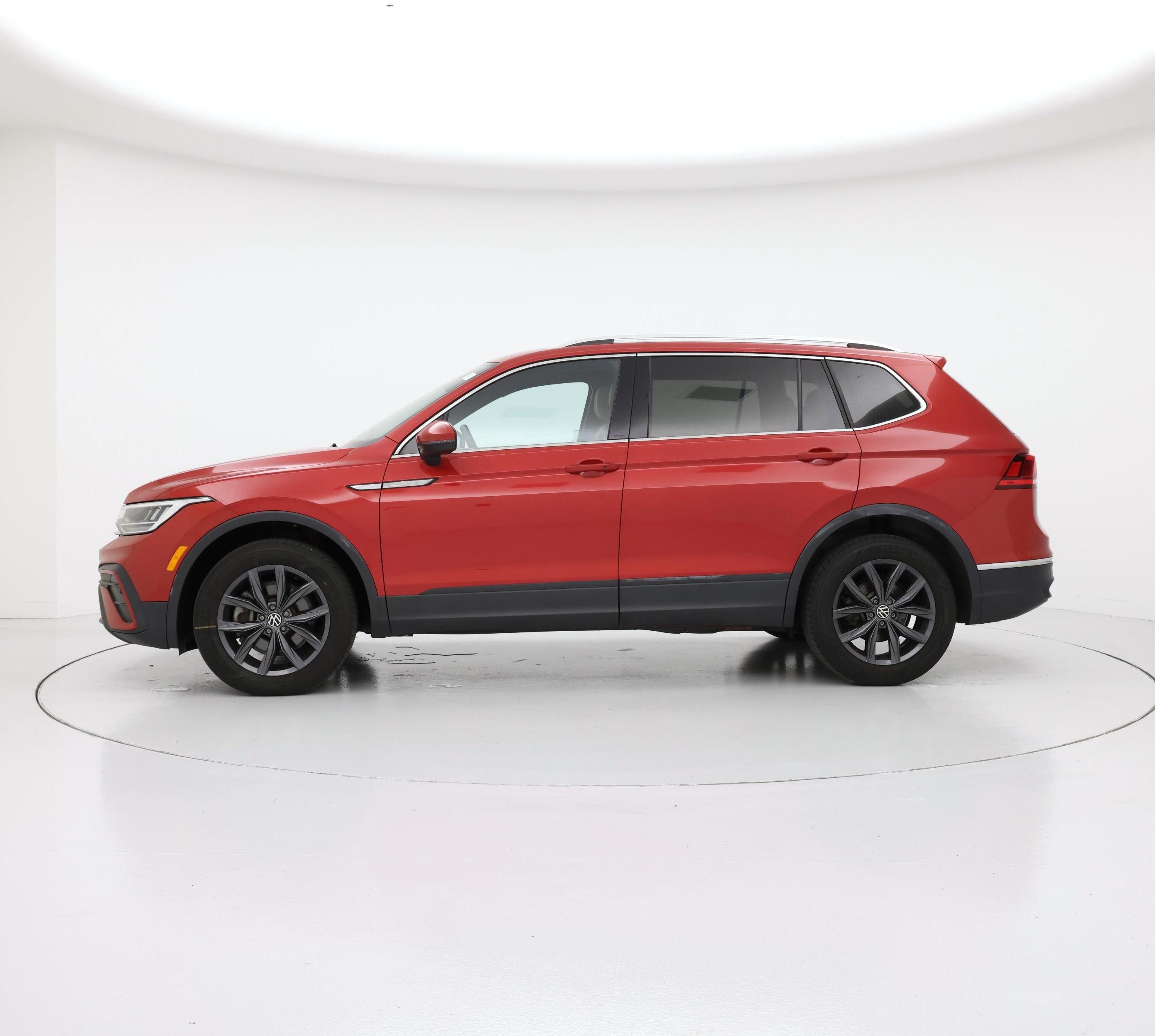 Thumbnail: 2023 Volkswagen Tiguan - 3
