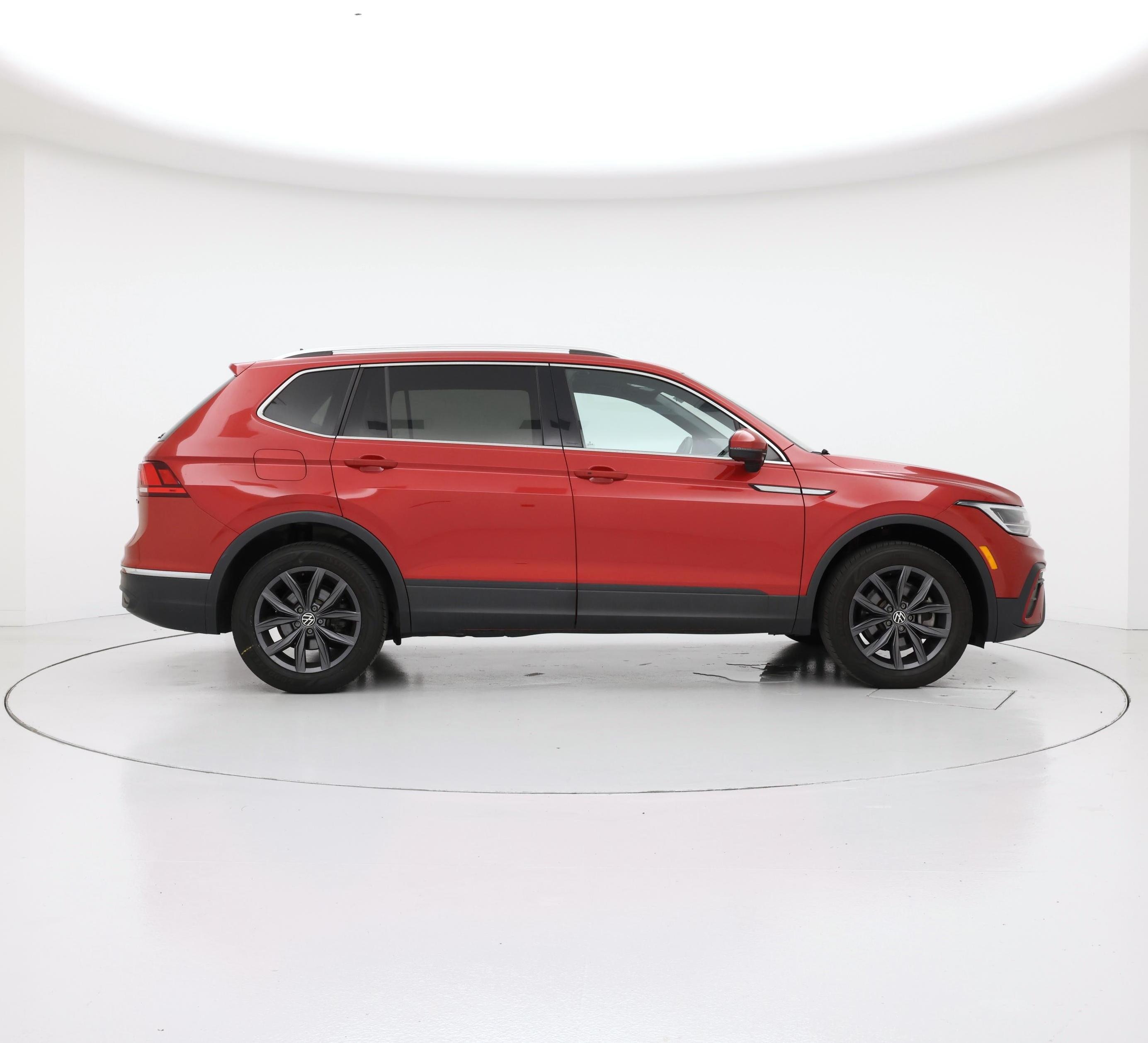 Thumbnail: 2023 Volkswagen Tiguan - 7