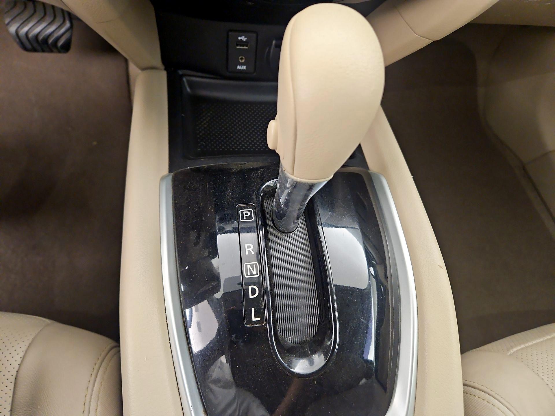 Thumbnail: 2015 Nissan Rogue - 18