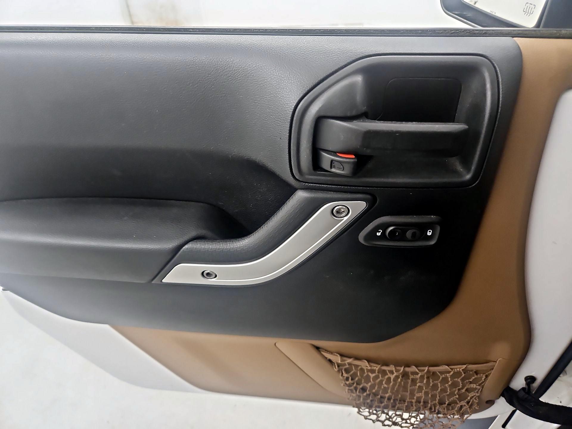 Thumbnail: 2016 Jeep Wrangler - 12