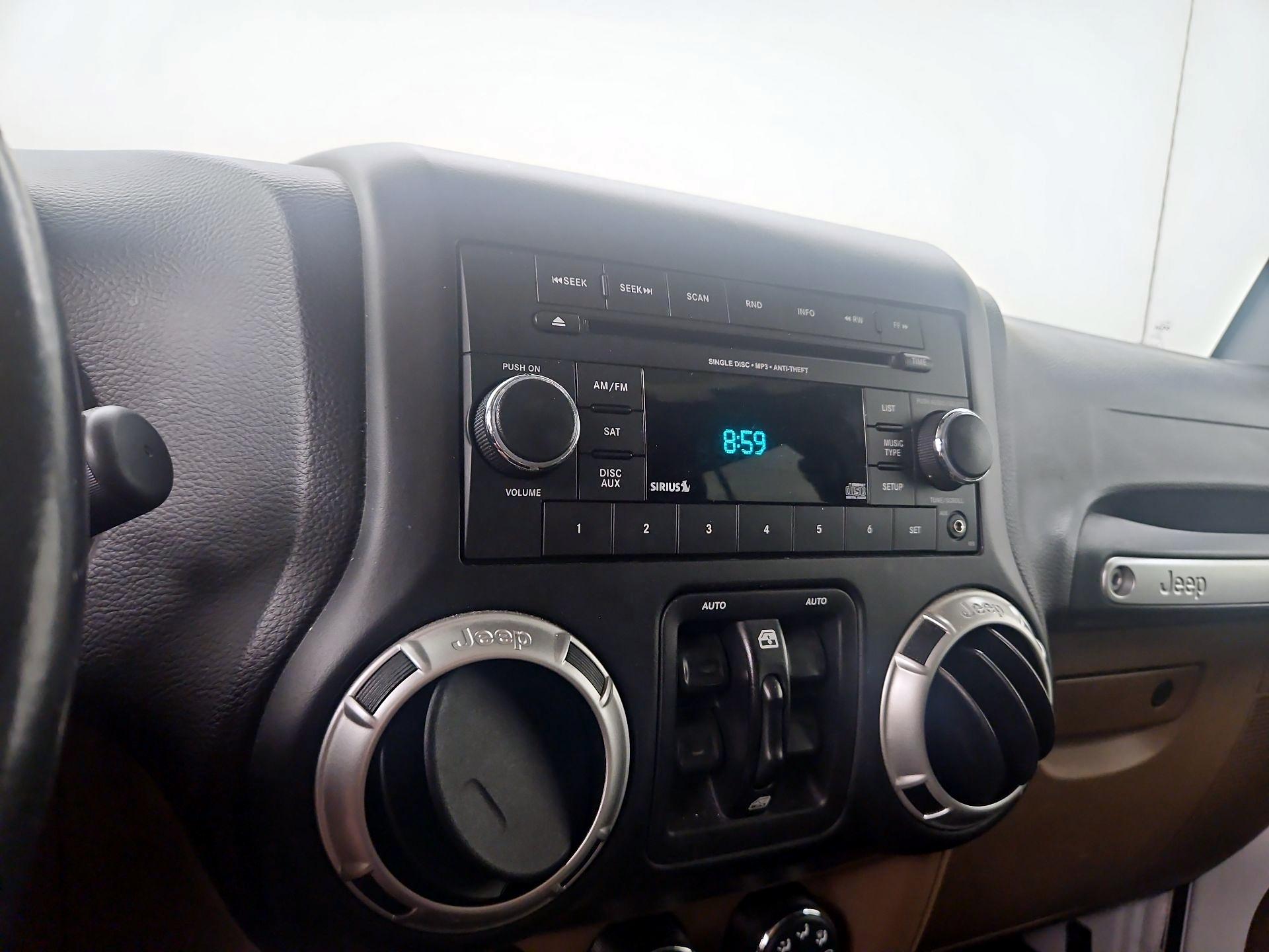 Thumbnail: 2016 Jeep Wrangler - 13