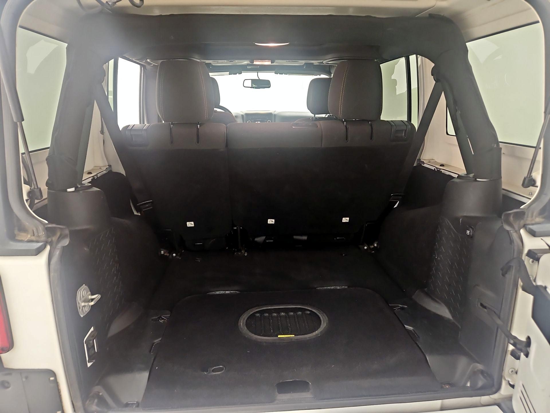 Thumbnail: 2016 Jeep Wrangler - 17