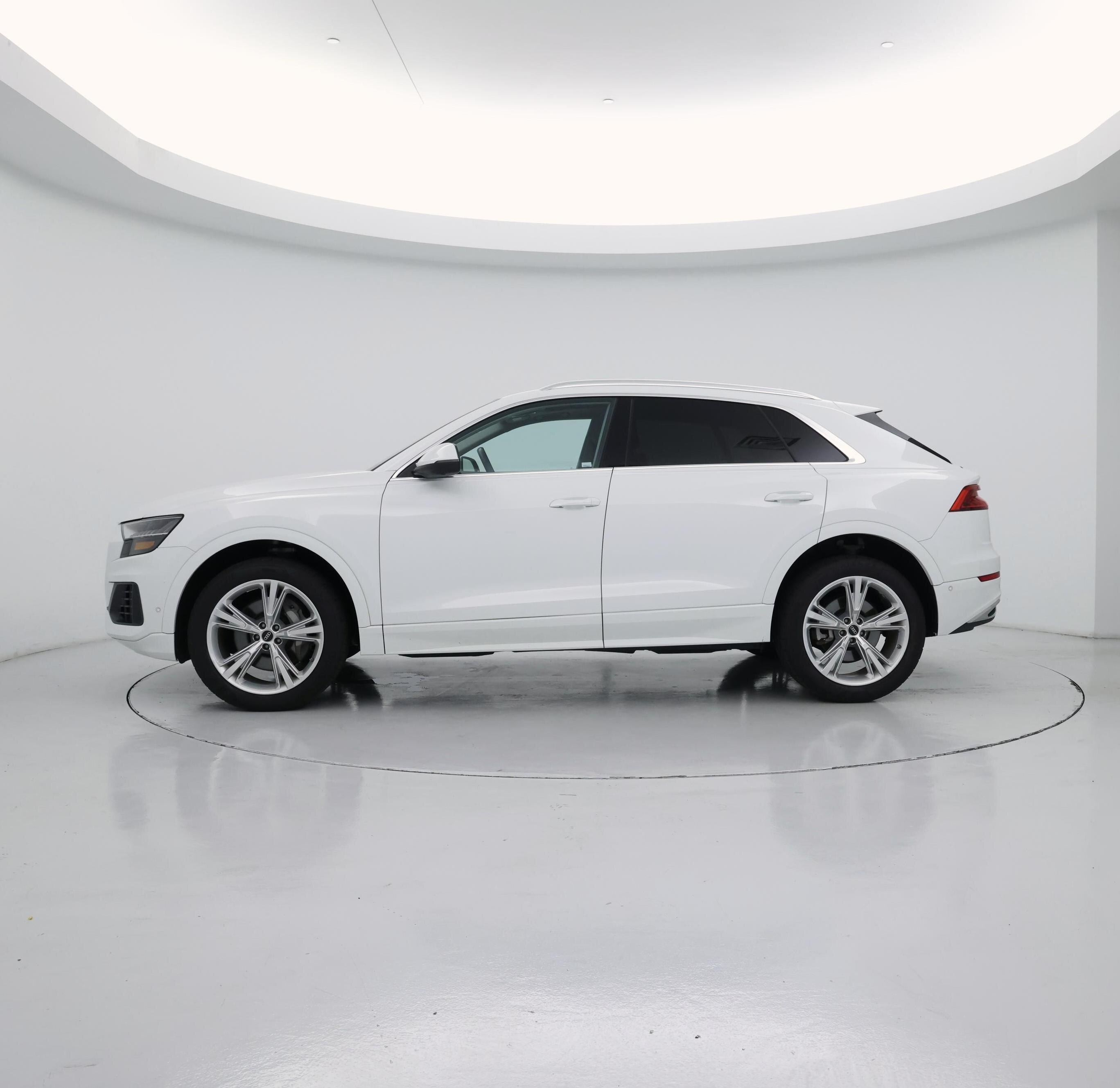 Thumbnail: 2023 Audi Q8 - 3