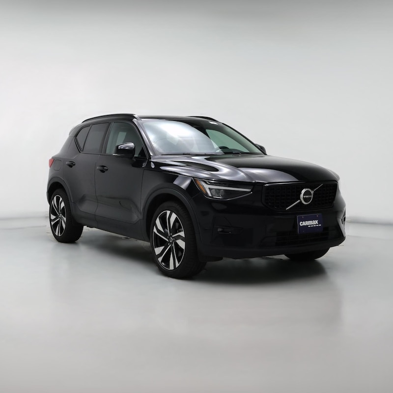 2025 Volvo XC40 B5 Plus Dark Theme