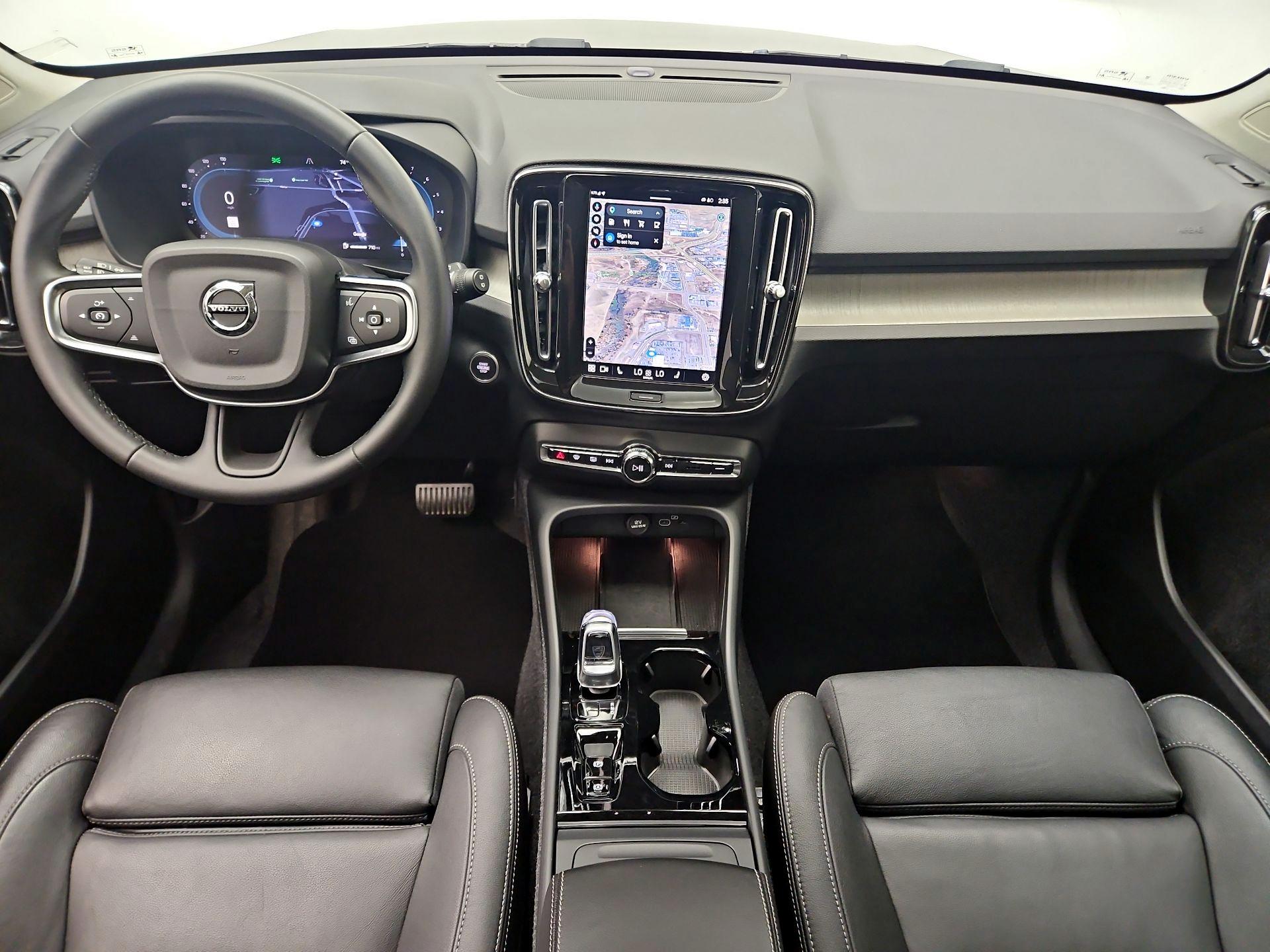 Thumbnail: 2025 Volvo XC40 - 9