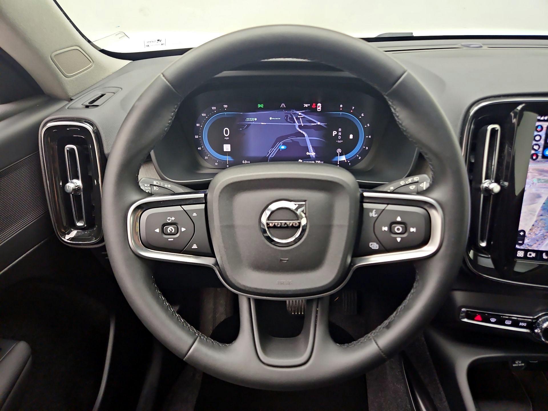 Thumbnail: 2025 Volvo XC40 - 10