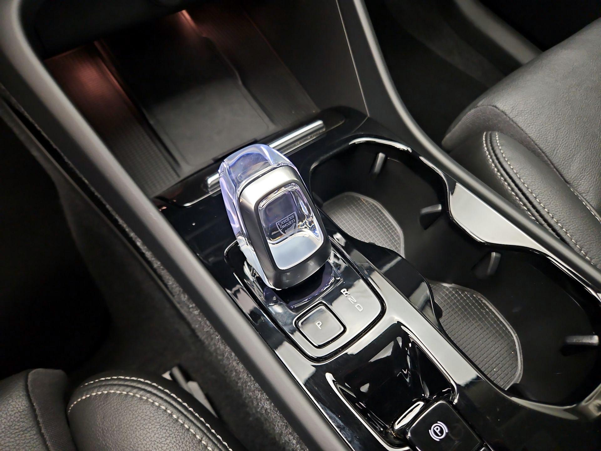 Thumbnail: 2025 Volvo XC40 - 18