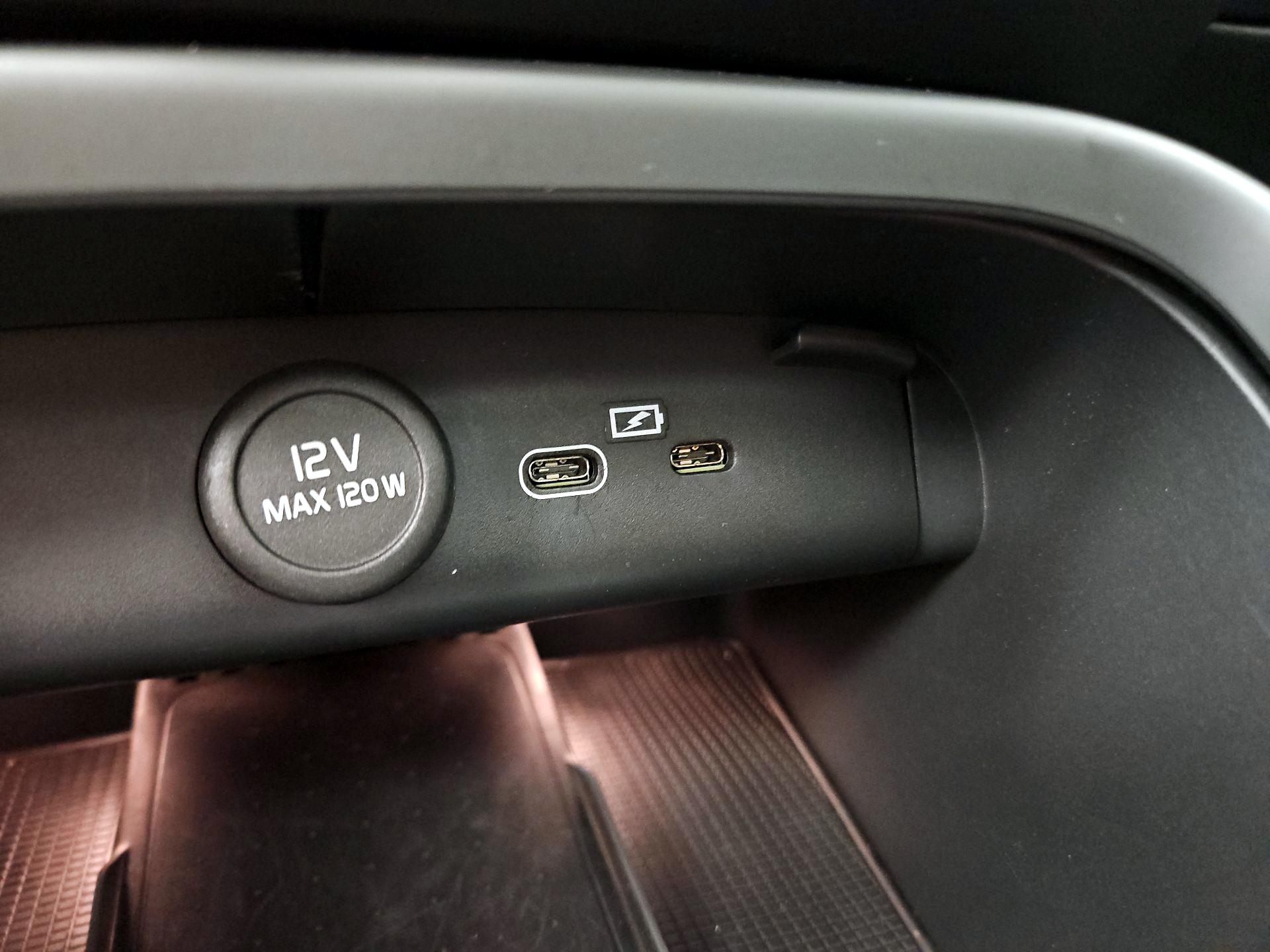Thumbnail: 2025 Volvo XC40 - 19
