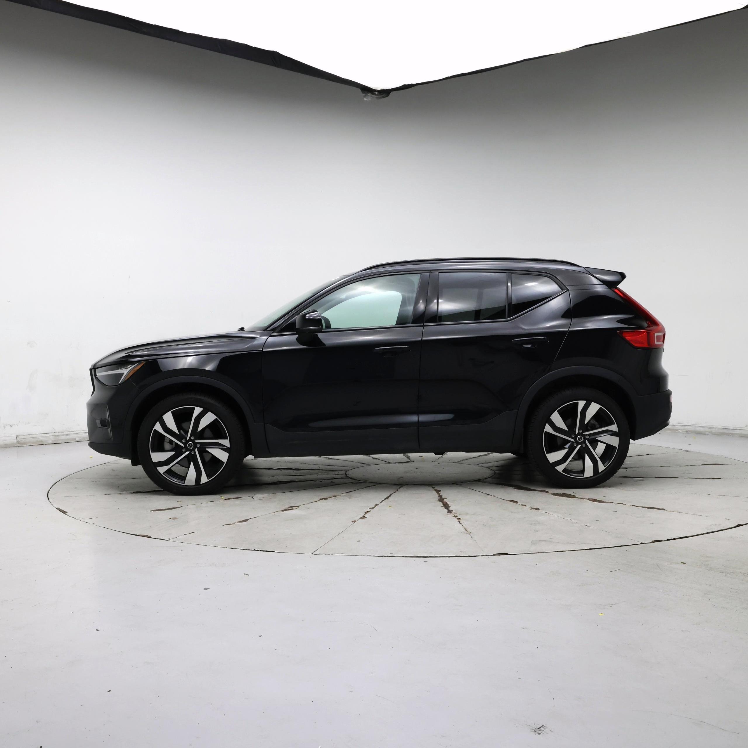 Thumbnail: 2025 Volvo XC40 - 3