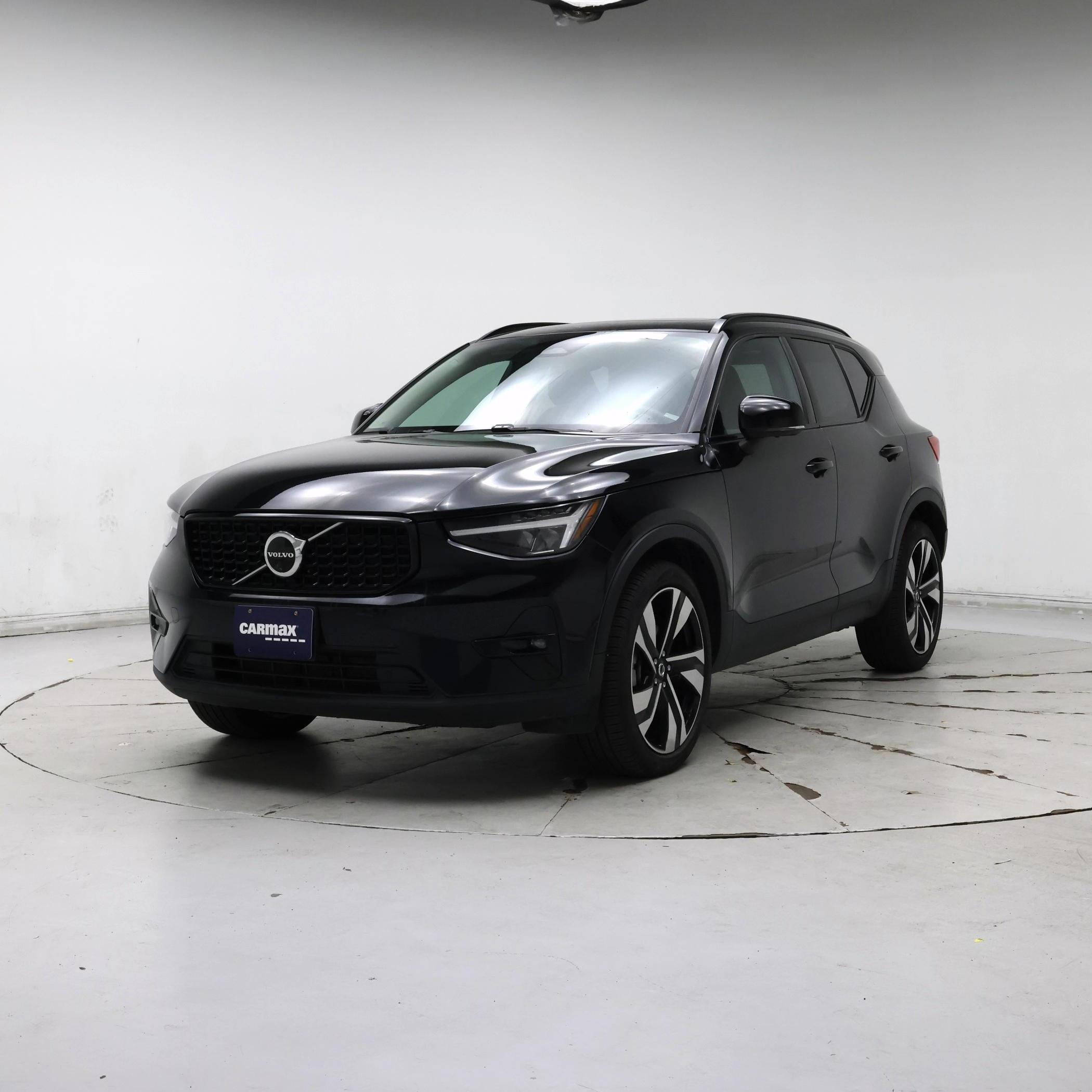 Thumbnail: 2025 Volvo XC40 - 4