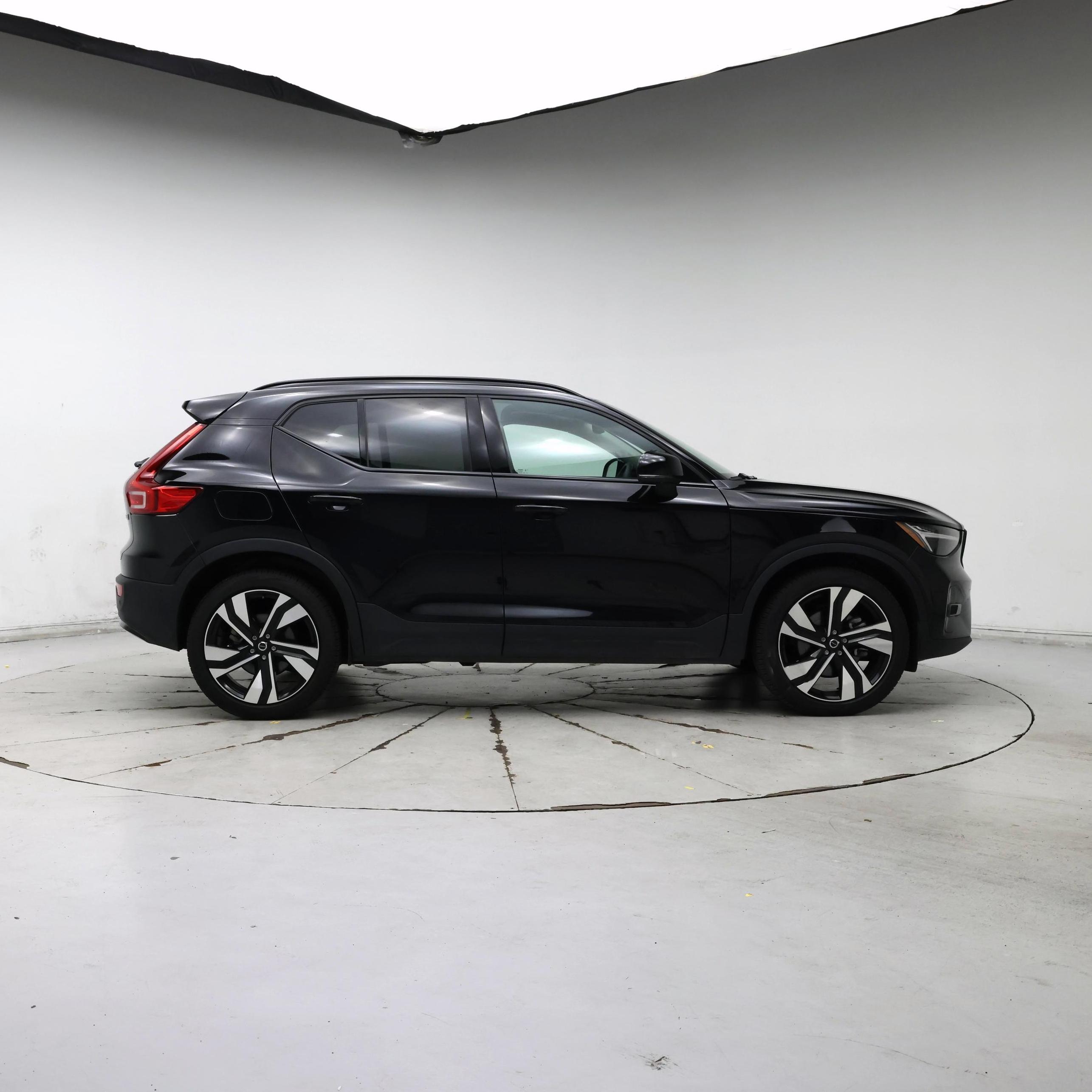 Thumbnail: 2025 Volvo XC40 - 7
