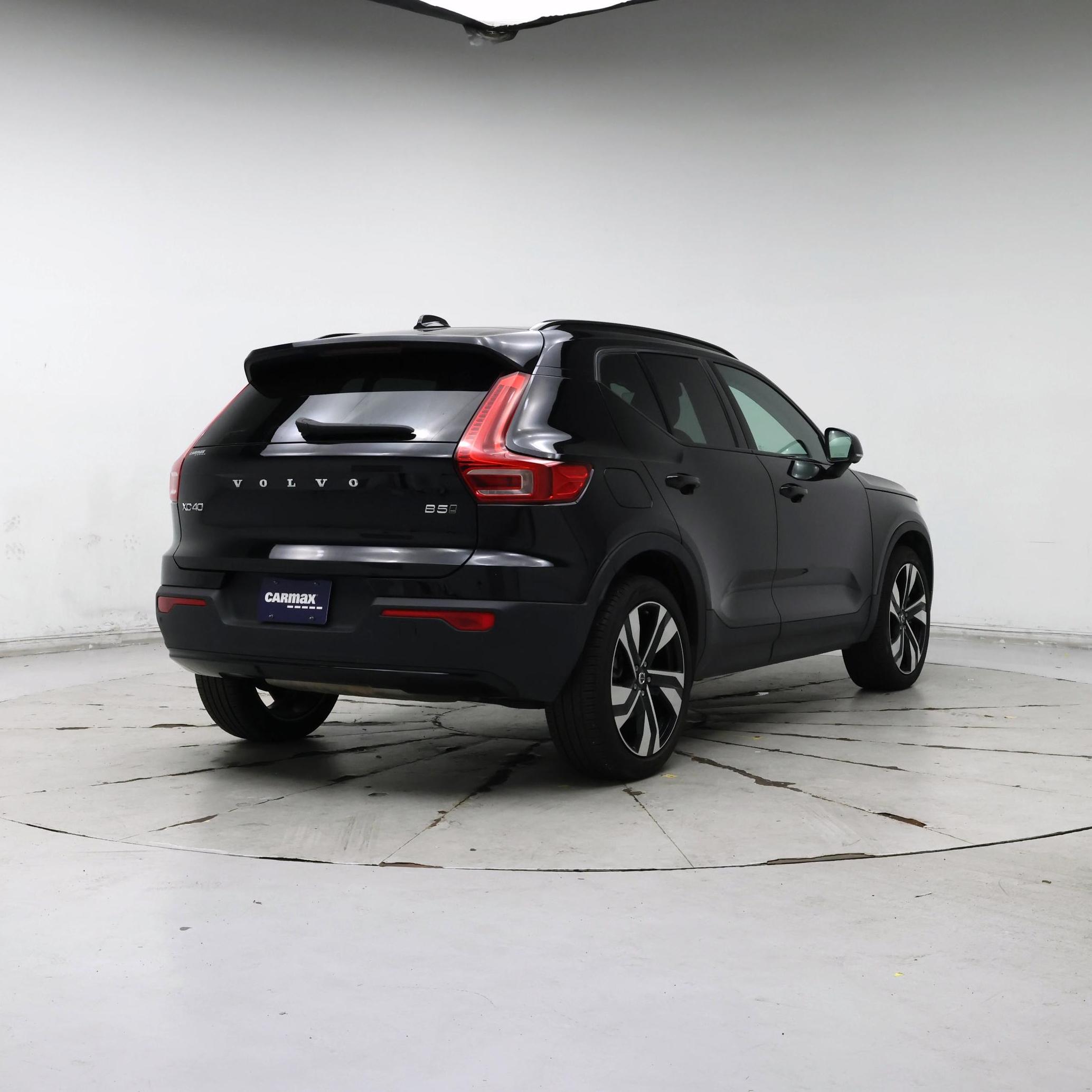 Thumbnail: 2025 Volvo XC40 - 8