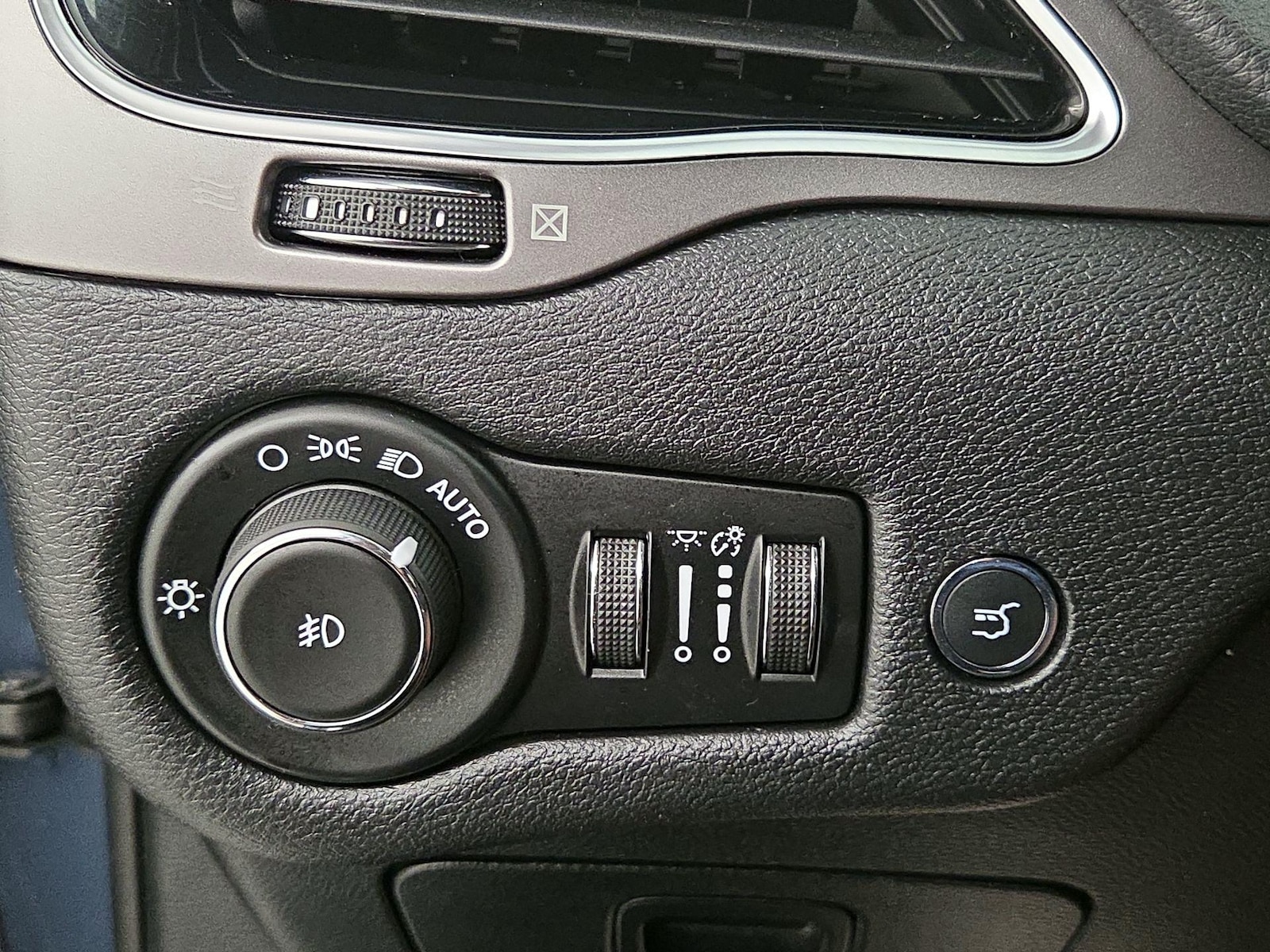 2020 Jeep Cherokee Limited - Photo 14