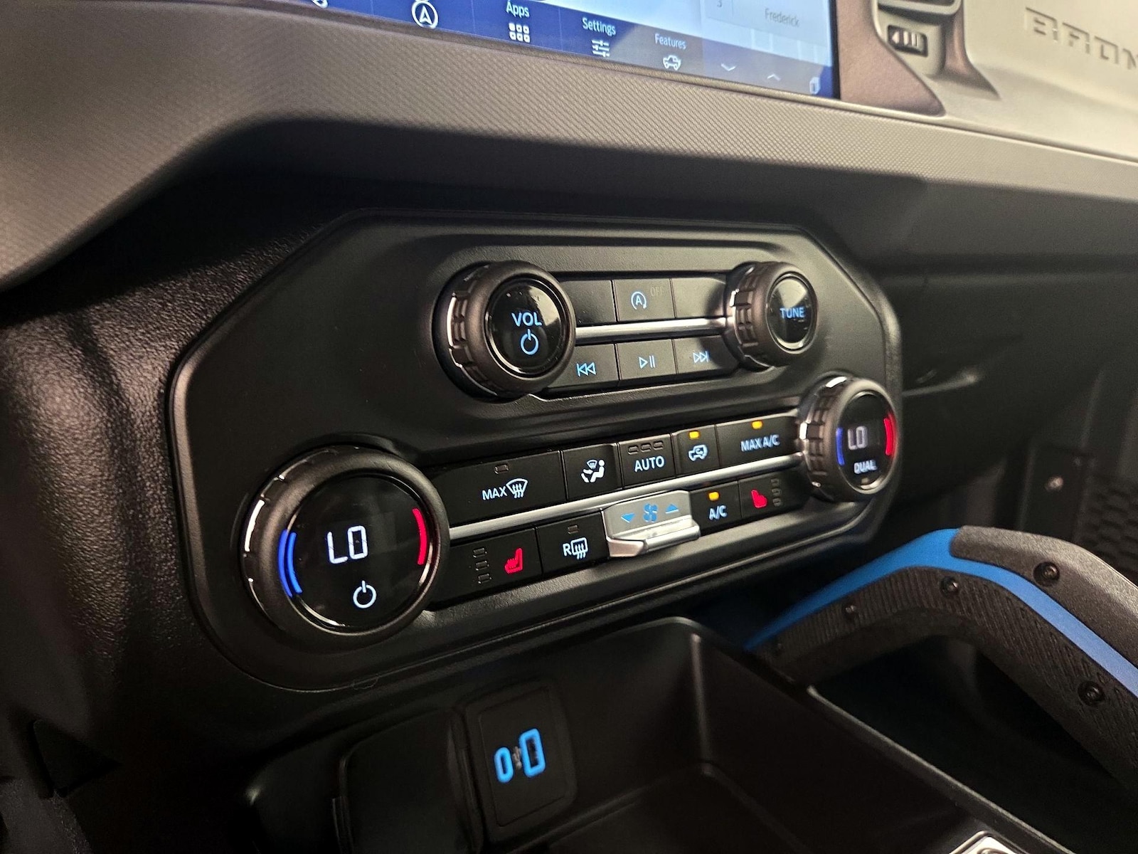 2024 Ford Bronco 2-Door Black Diamond - Photo 18