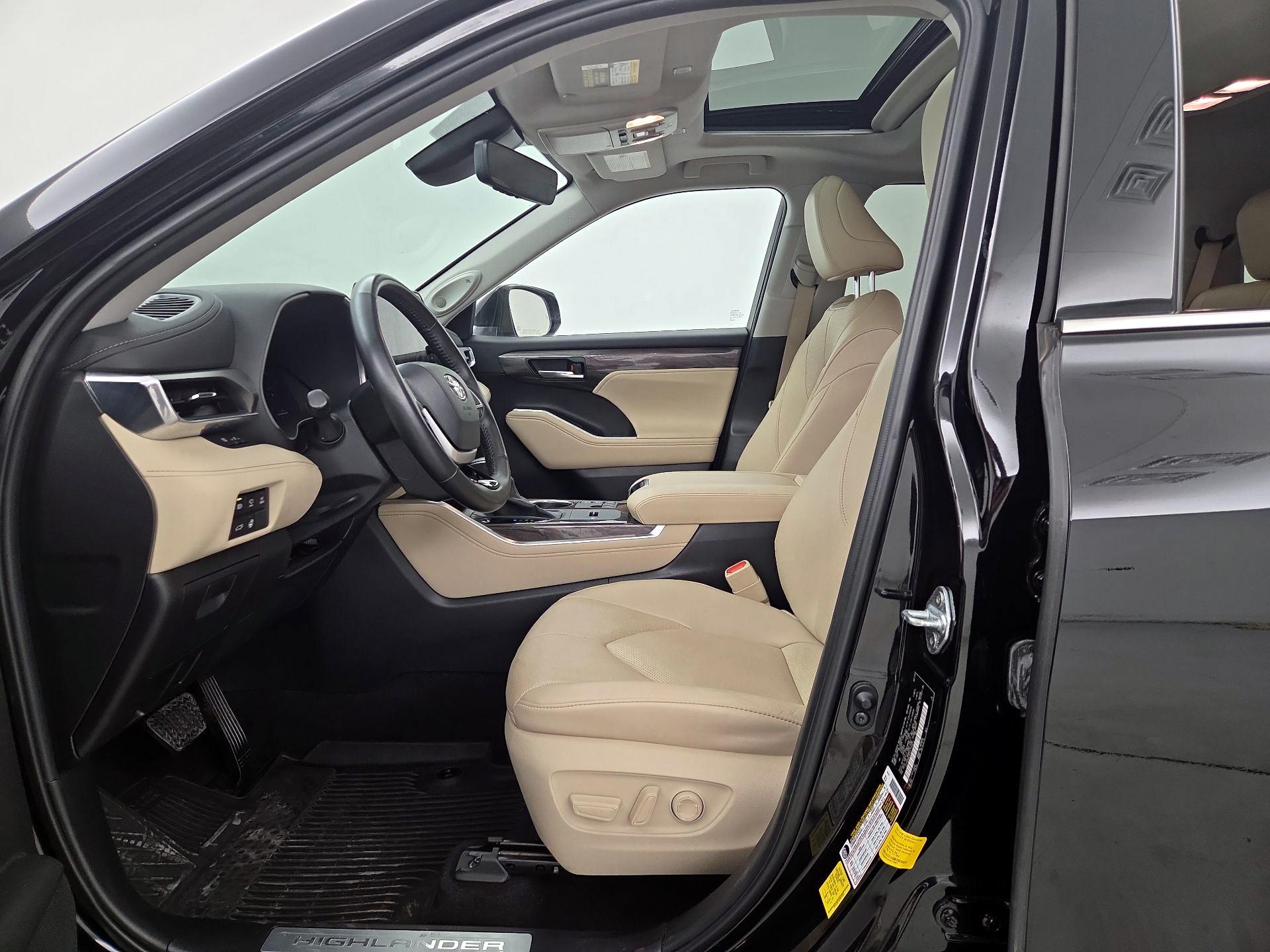Thumbnail: 2023 Toyota Highlander - 11