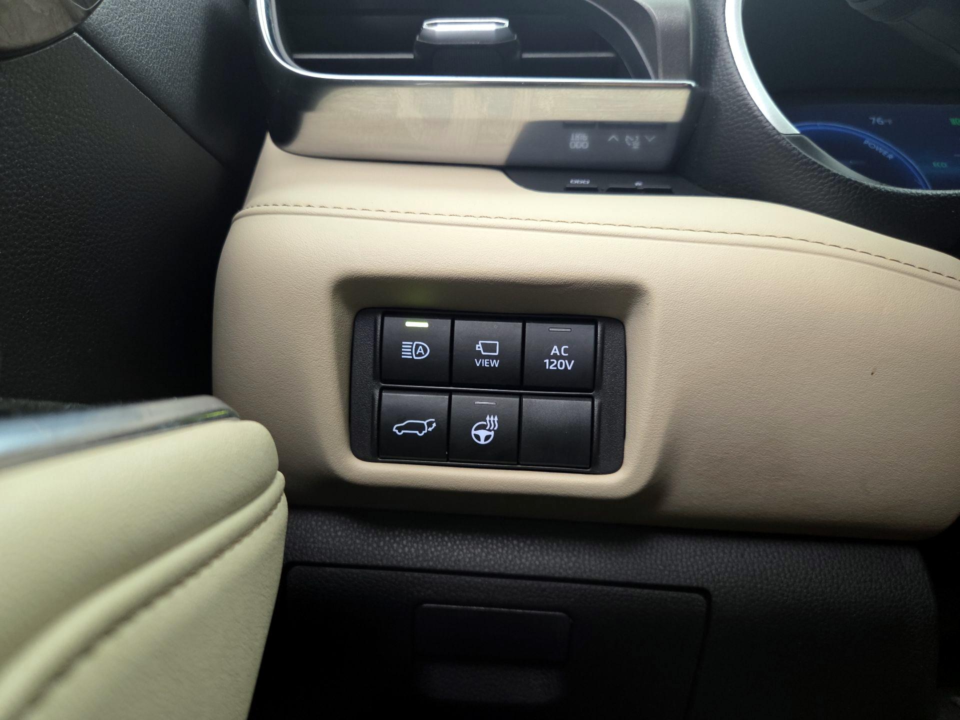 Thumbnail: 2023 Toyota Highlander - 13