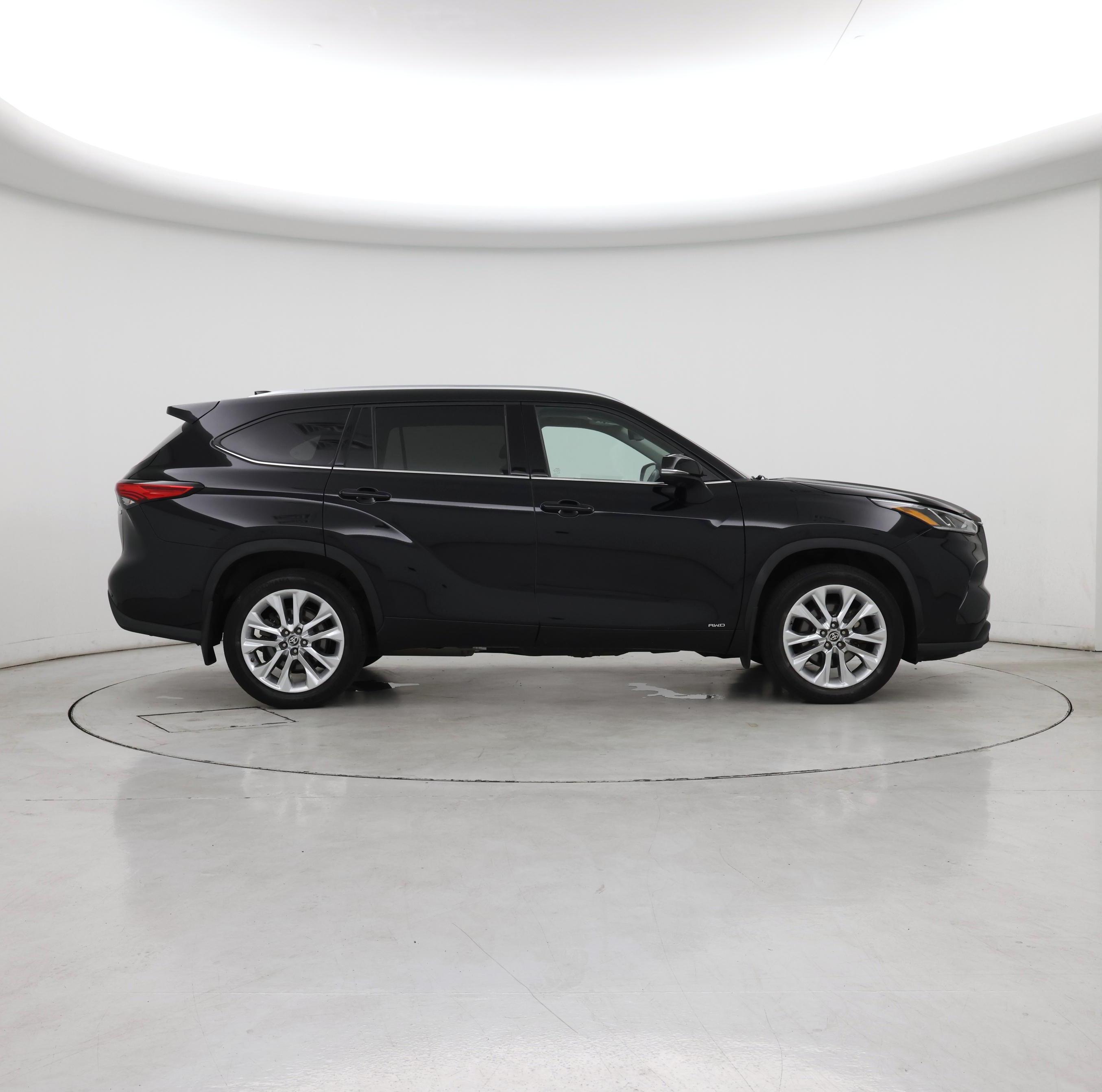 Thumbnail: 2023 Toyota Highlander - 7