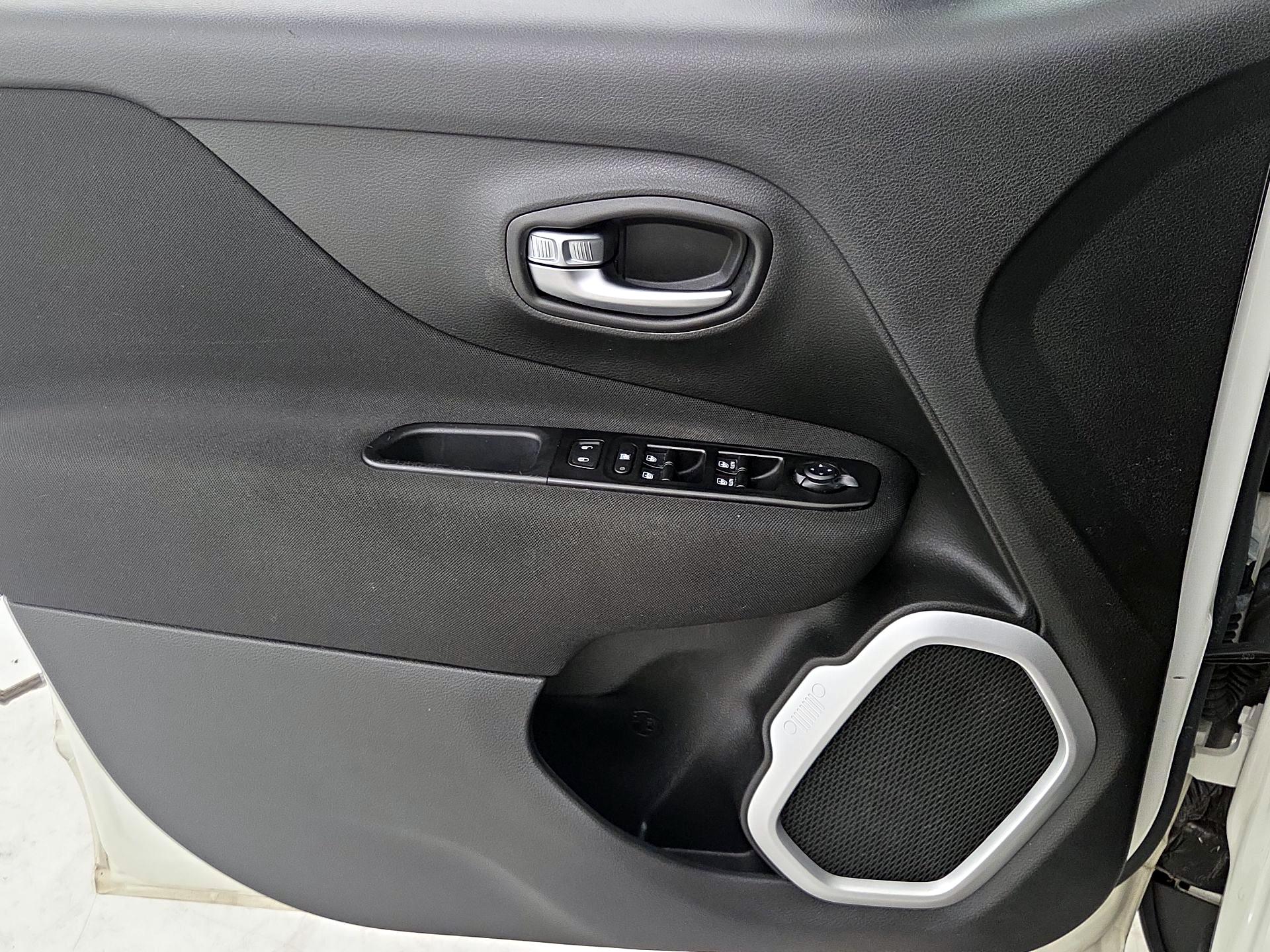 Thumbnail: 2020 Jeep Renegade - 12