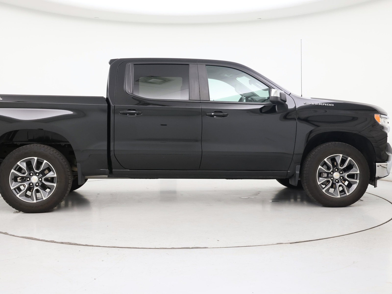 2024 Chevrolet Silverado 1500 LT - Photo 8