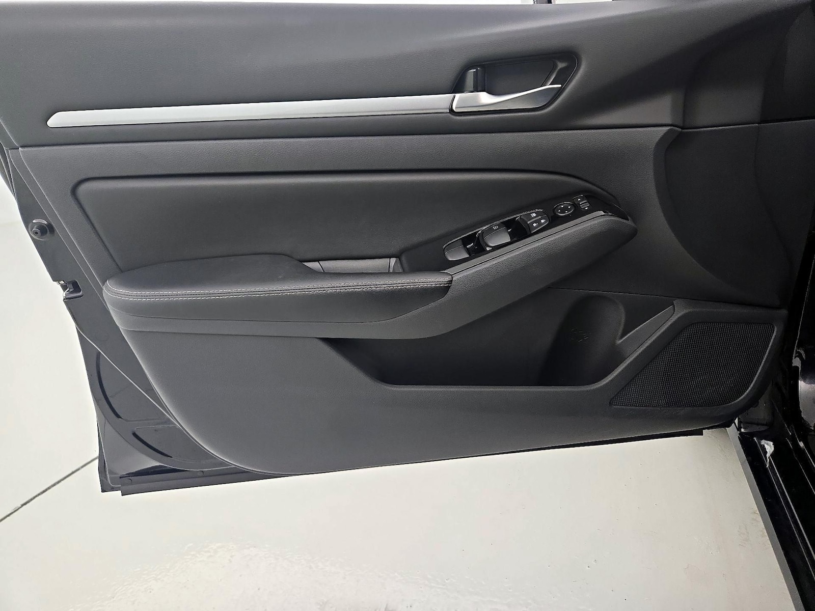 2025 Nissan Altima SL - Photo 13