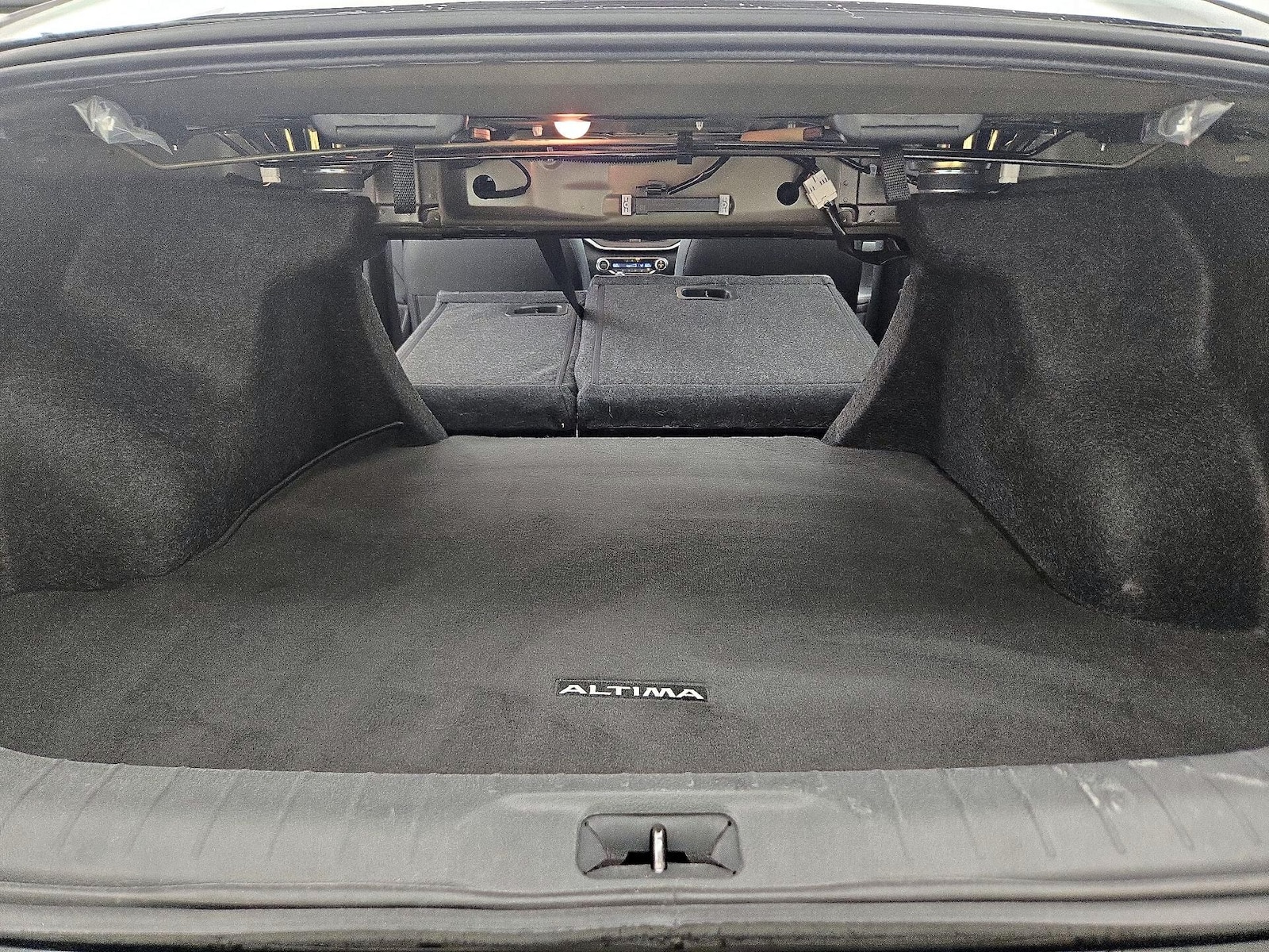 2025 Nissan Altima SL - Photo 24