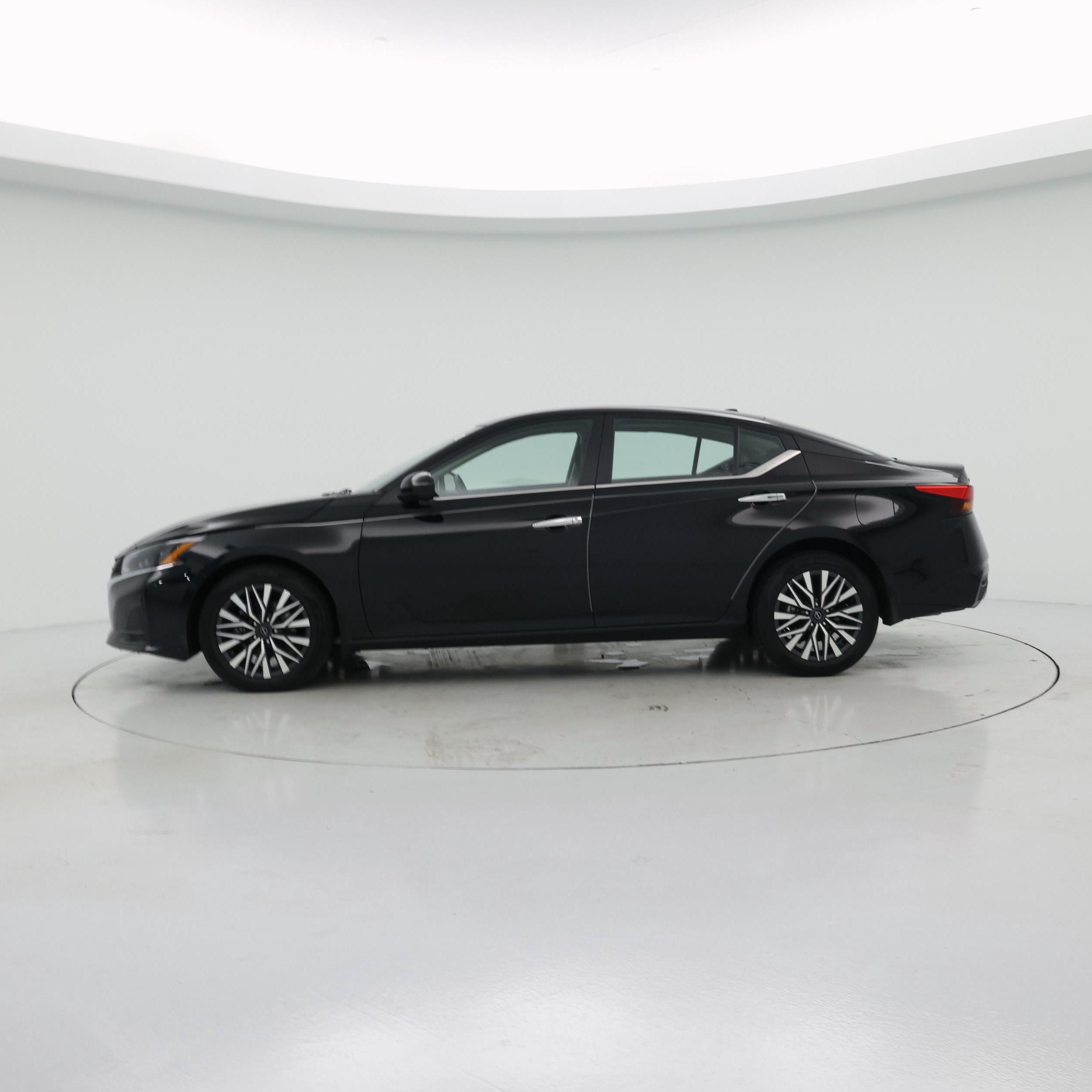 Thumbnail: 2023 Nissan Altima - 3