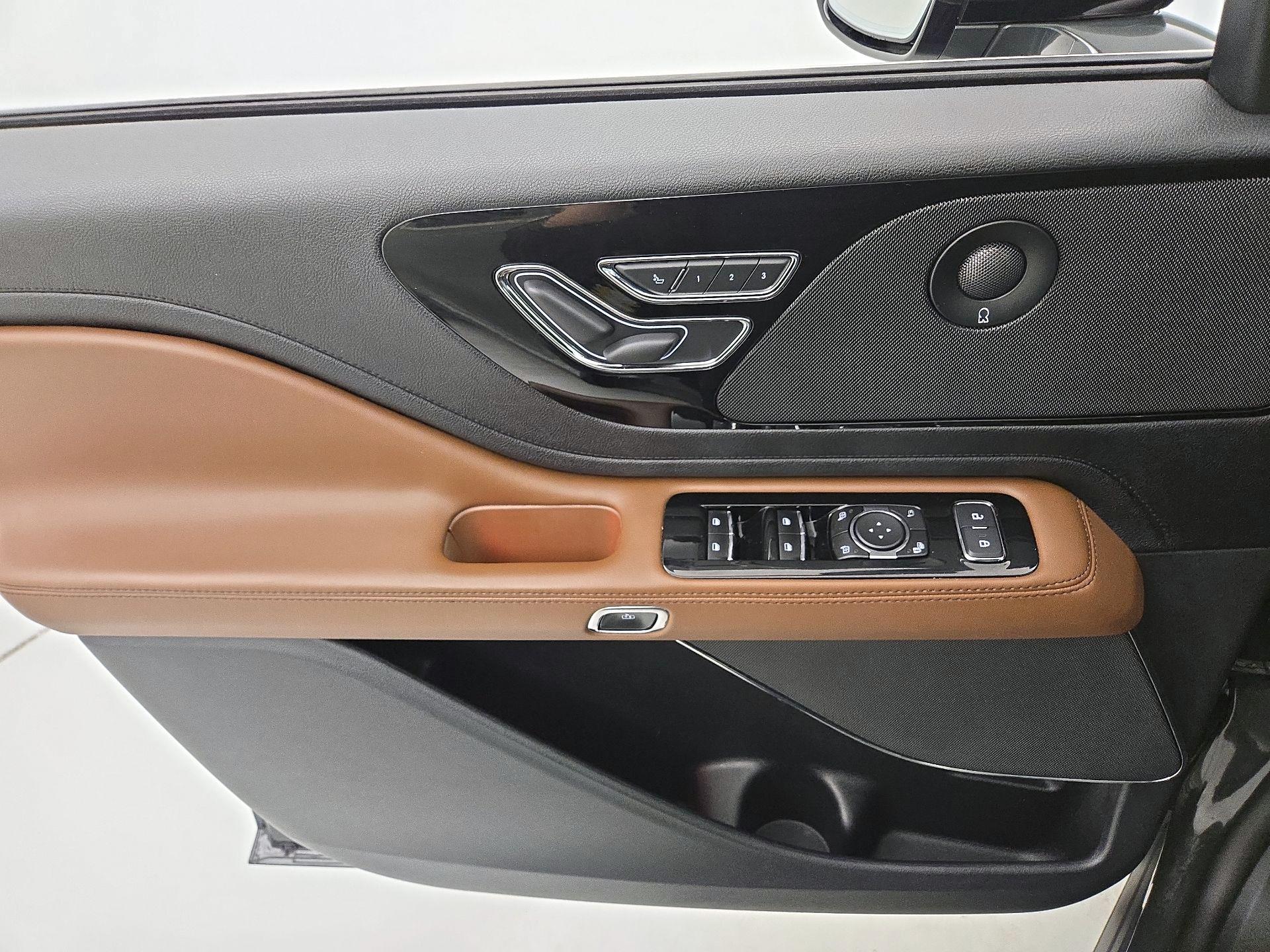 Thumbnail: 2023 Lincoln Aviator - 12