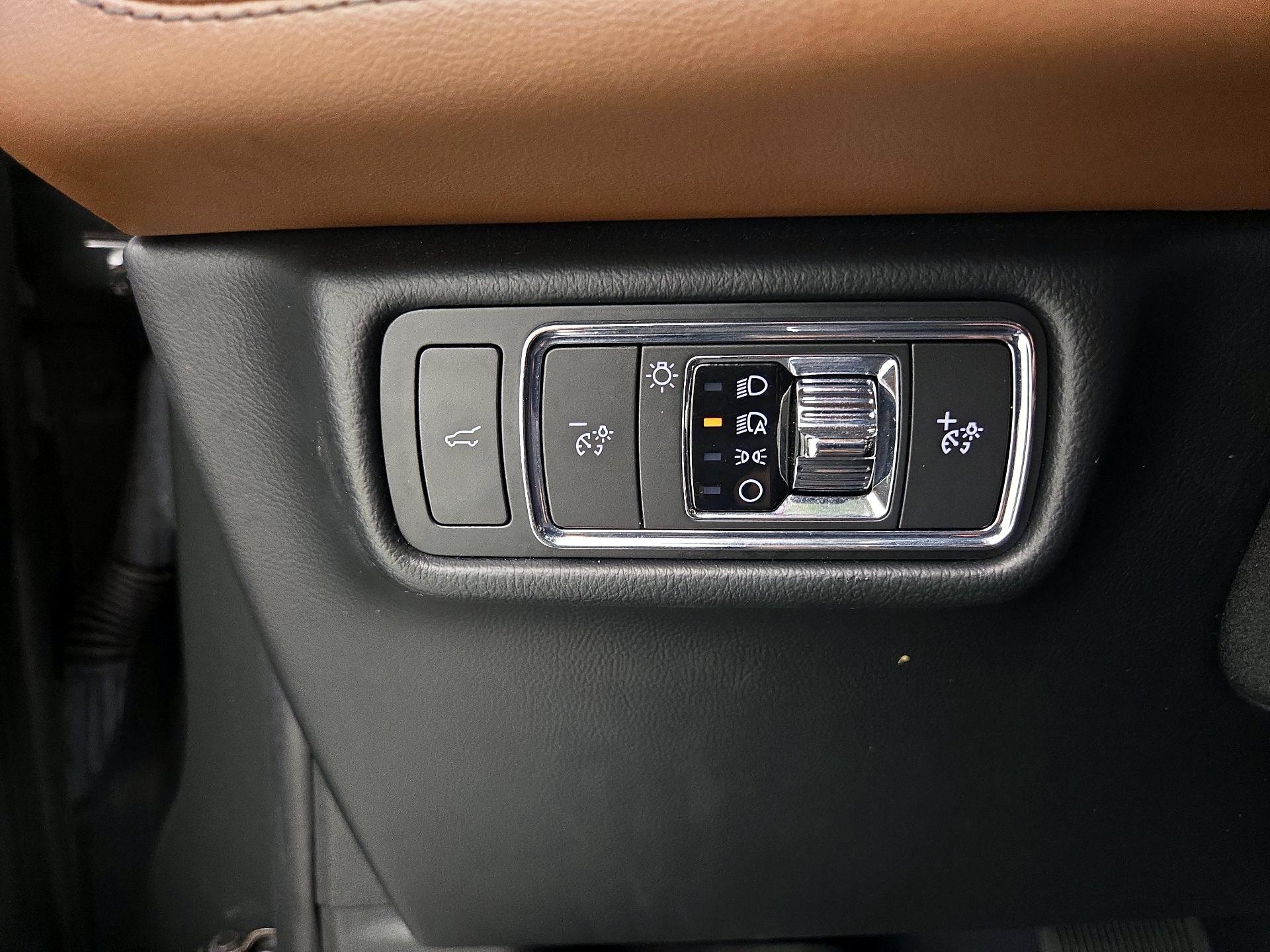 Thumbnail: 2023 Lincoln Aviator - 13