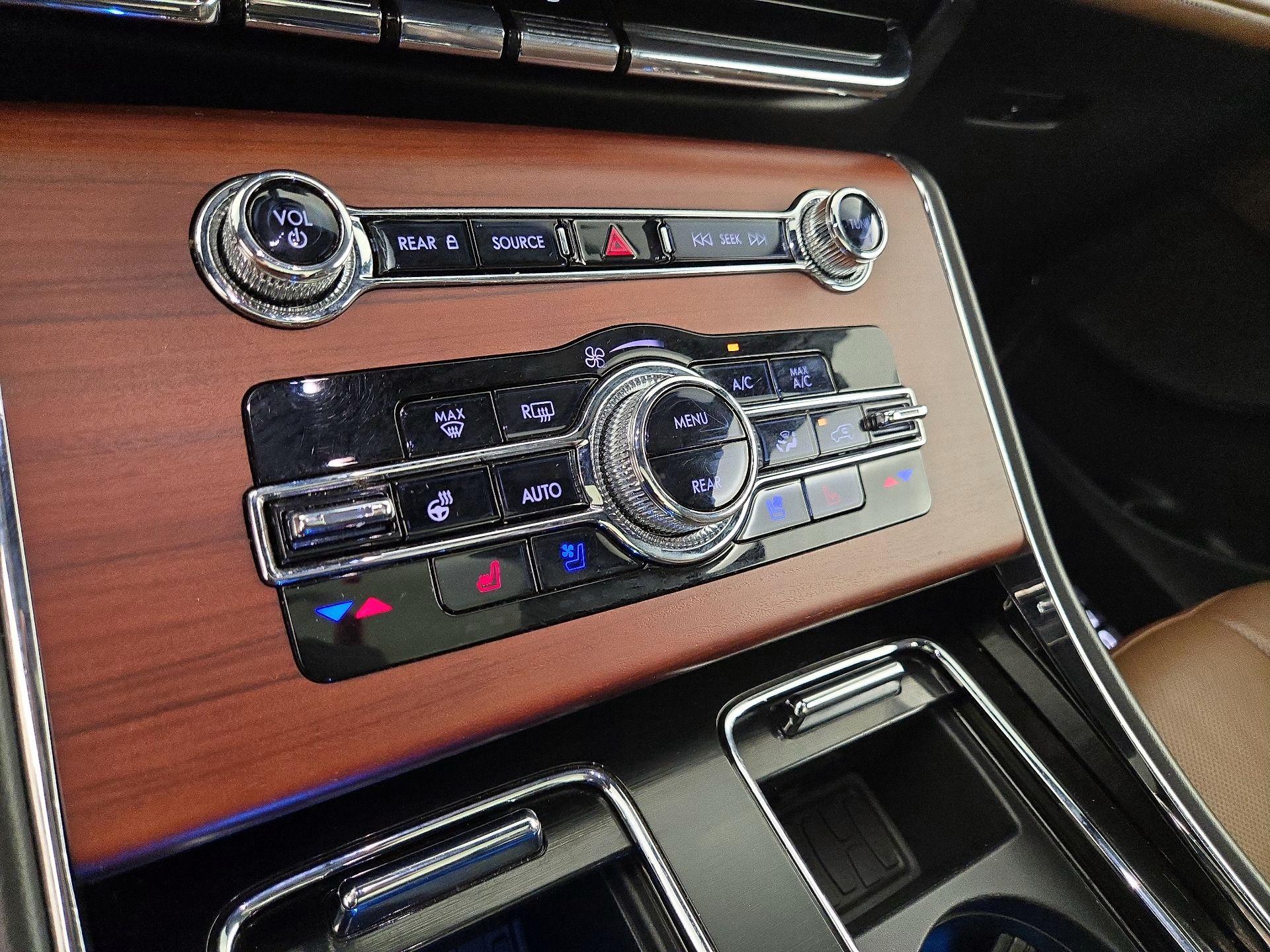 Thumbnail: 2023 Lincoln Aviator - 17