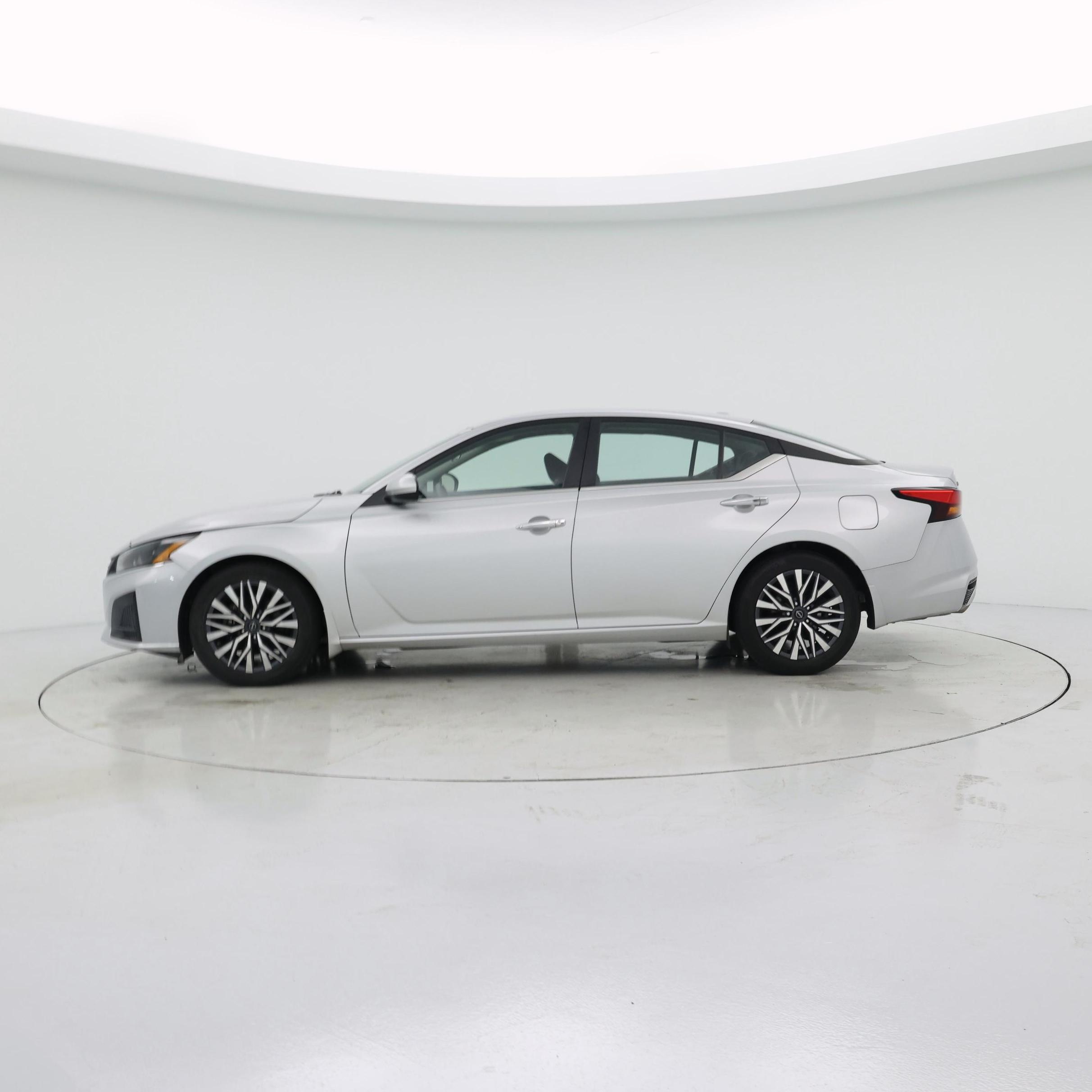 Thumbnail: 2023 Nissan Altima - 3