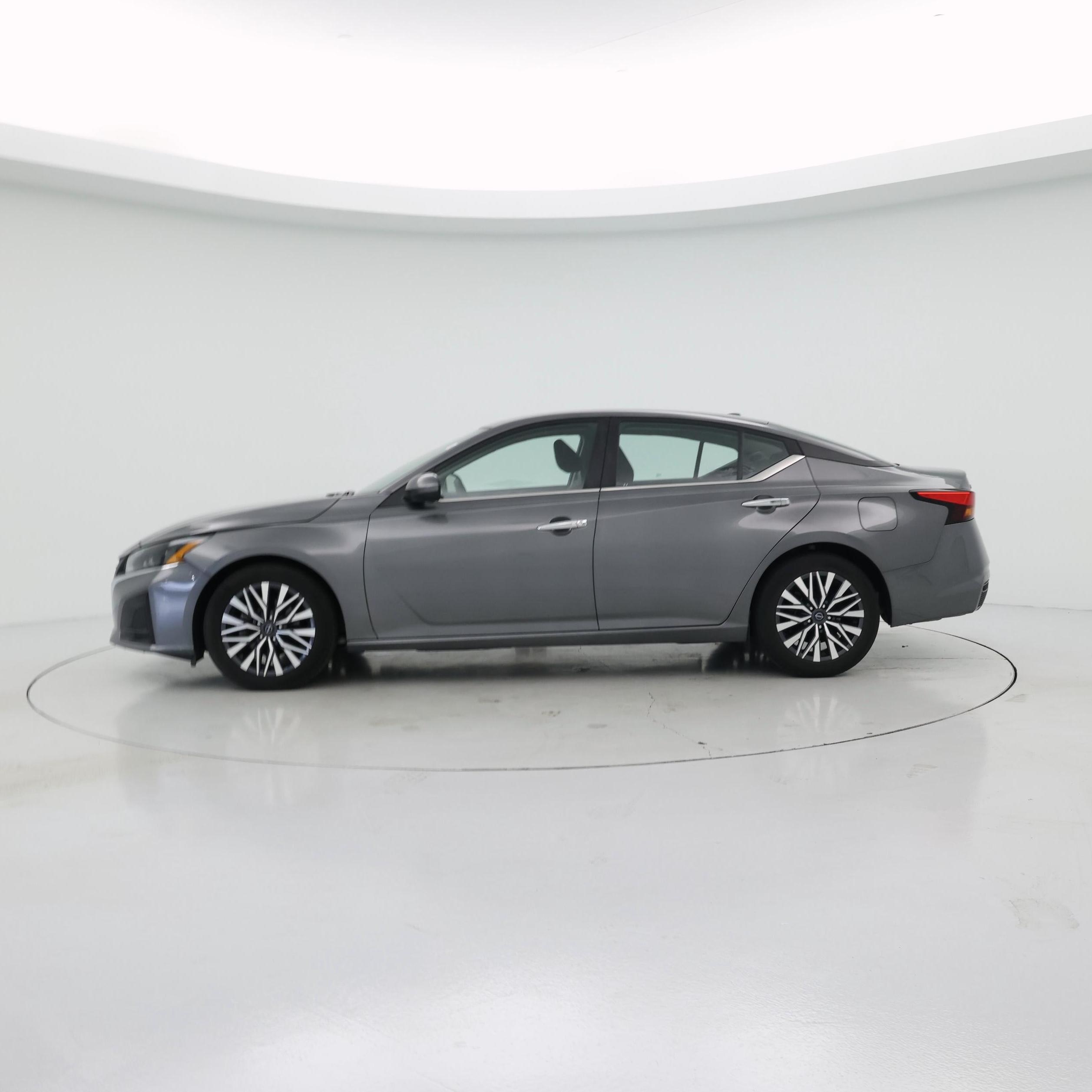 Thumbnail: 2023 Nissan Altima - 3