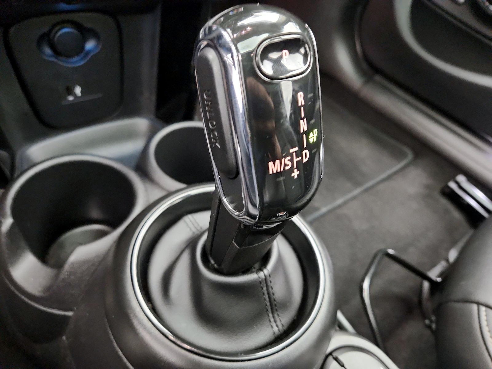 2022 MINI Hardtop 4 Door Base - Photo 18