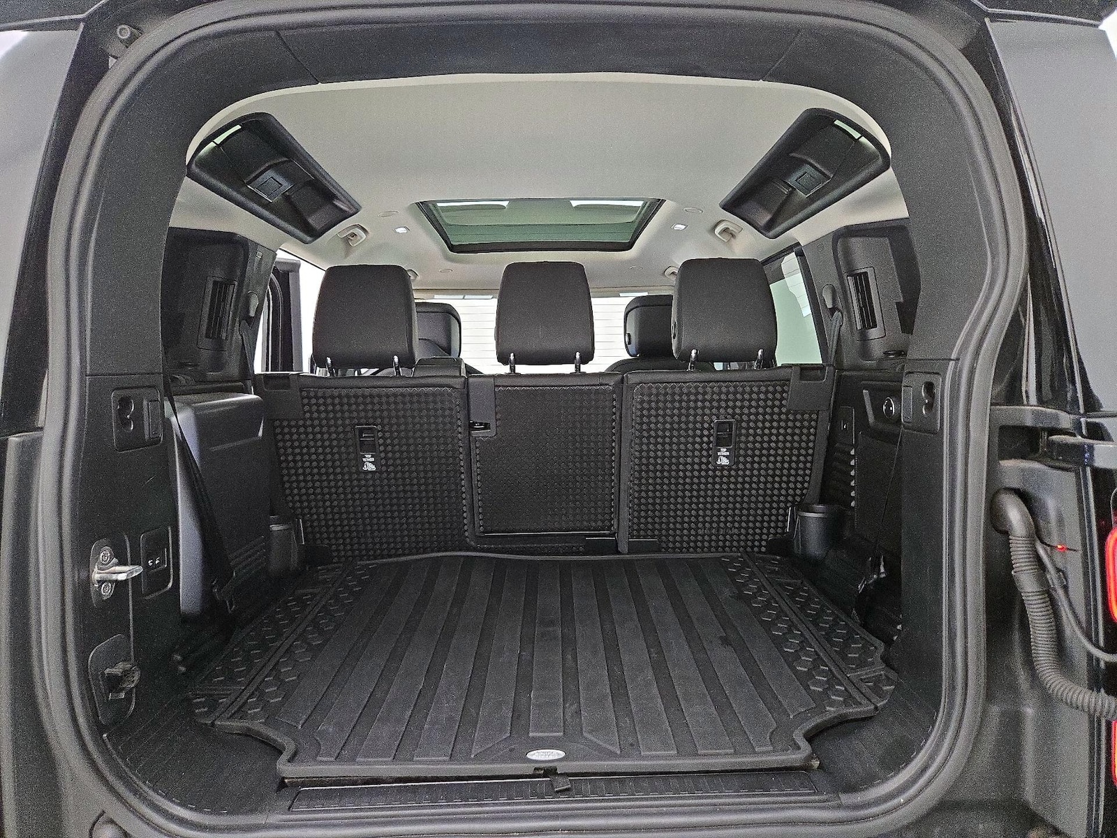 2020 Land Rover Defender SE - Photo 23