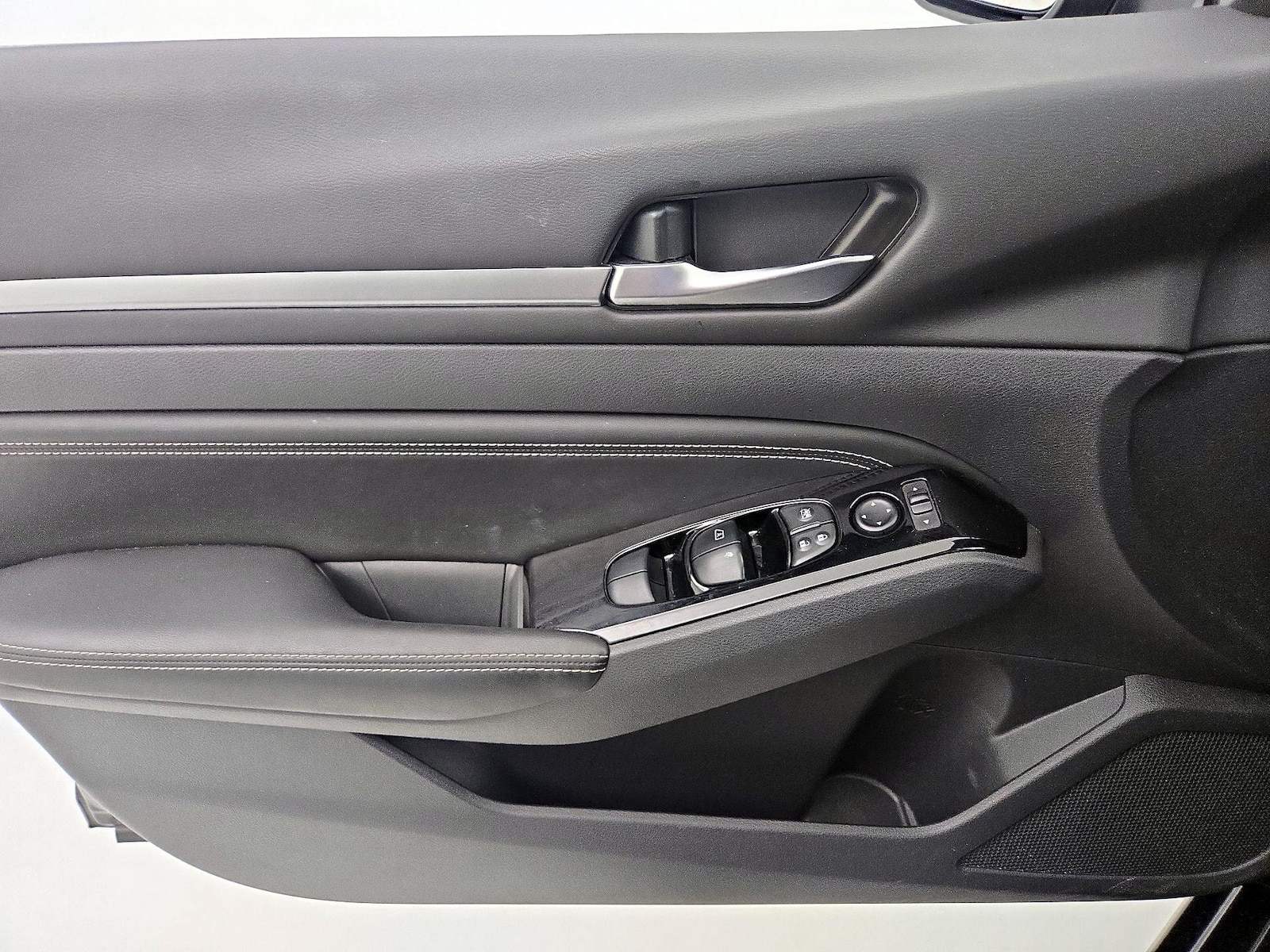 2023 Nissan Altima SV - Photo 13
