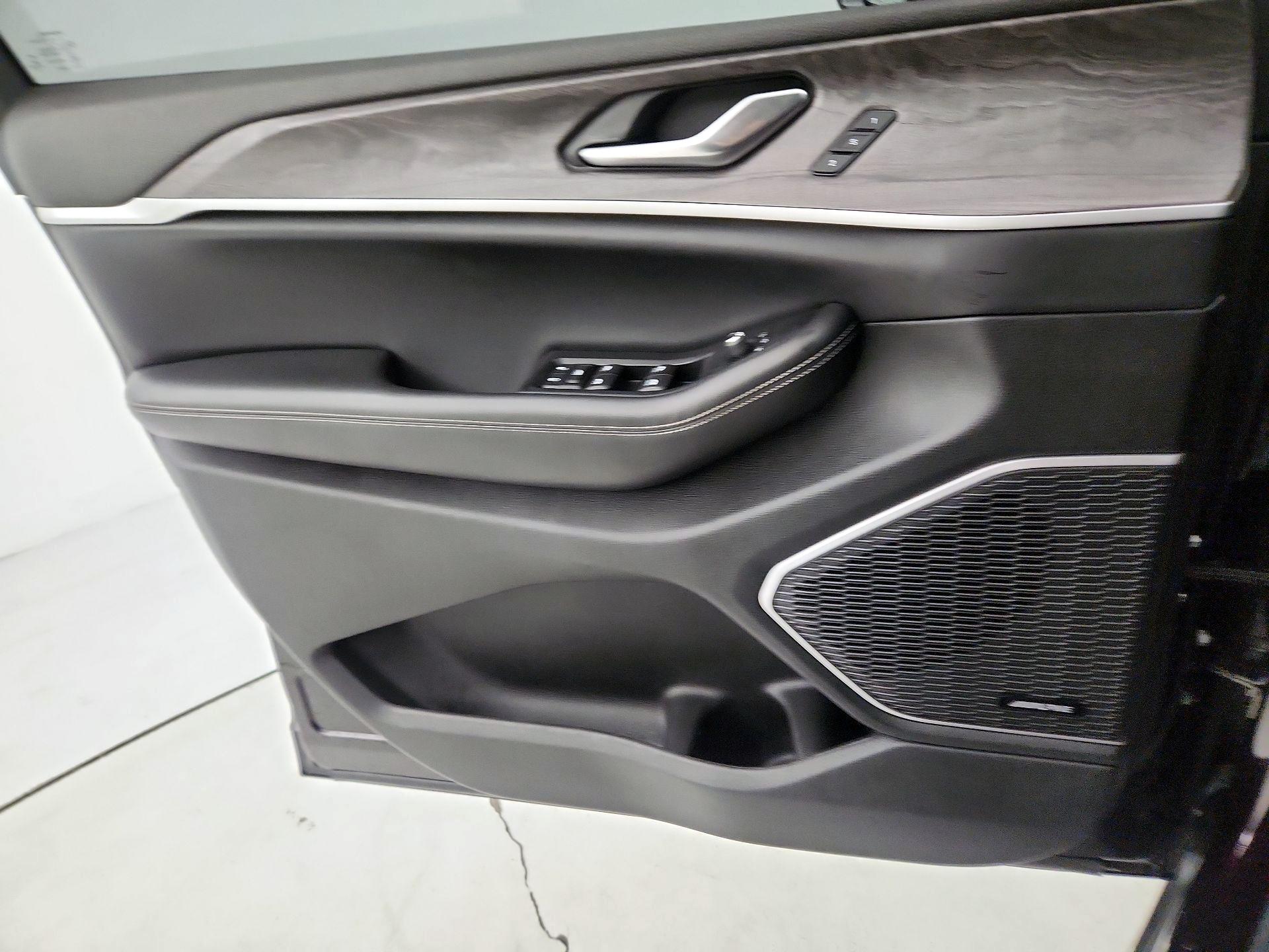 Thumbnail: 2023 Jeep Grand Cherokee L - 12