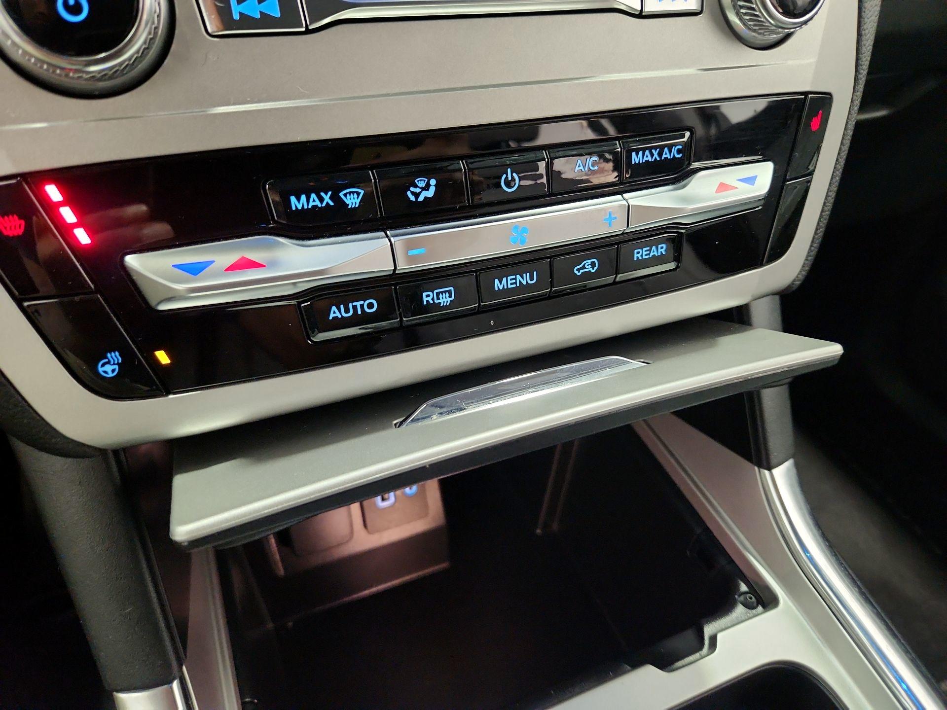 Thumbnail: 2021 Ford Explorer - 16