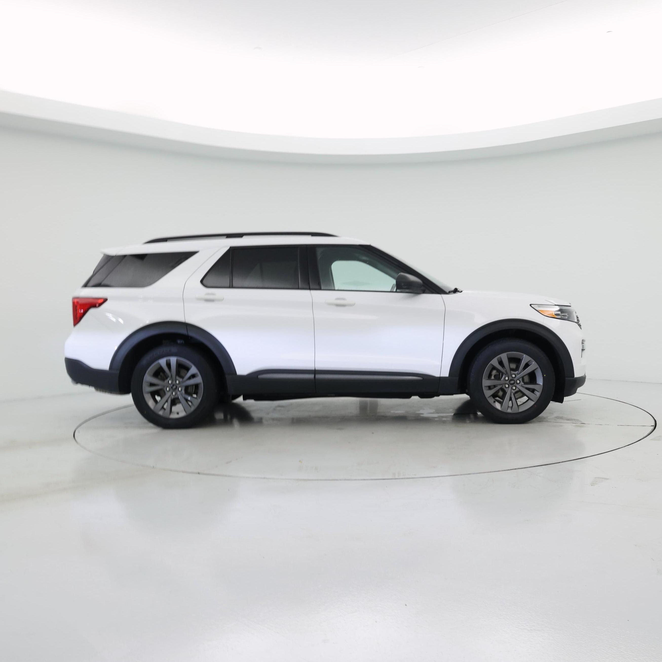 Thumbnail: 2021 Ford Explorer - 7