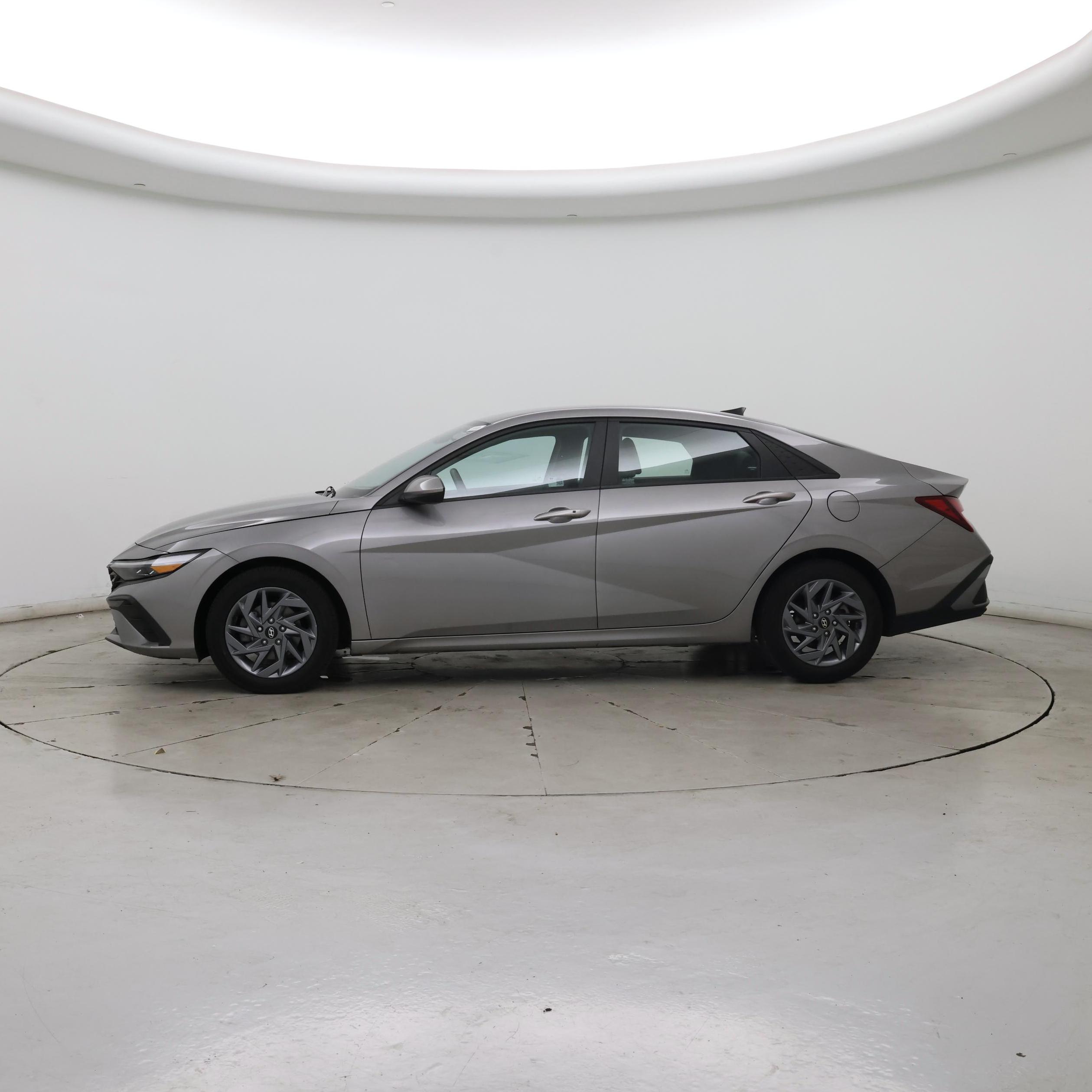 Thumbnail: 2024 Hyundai Elantra - 3