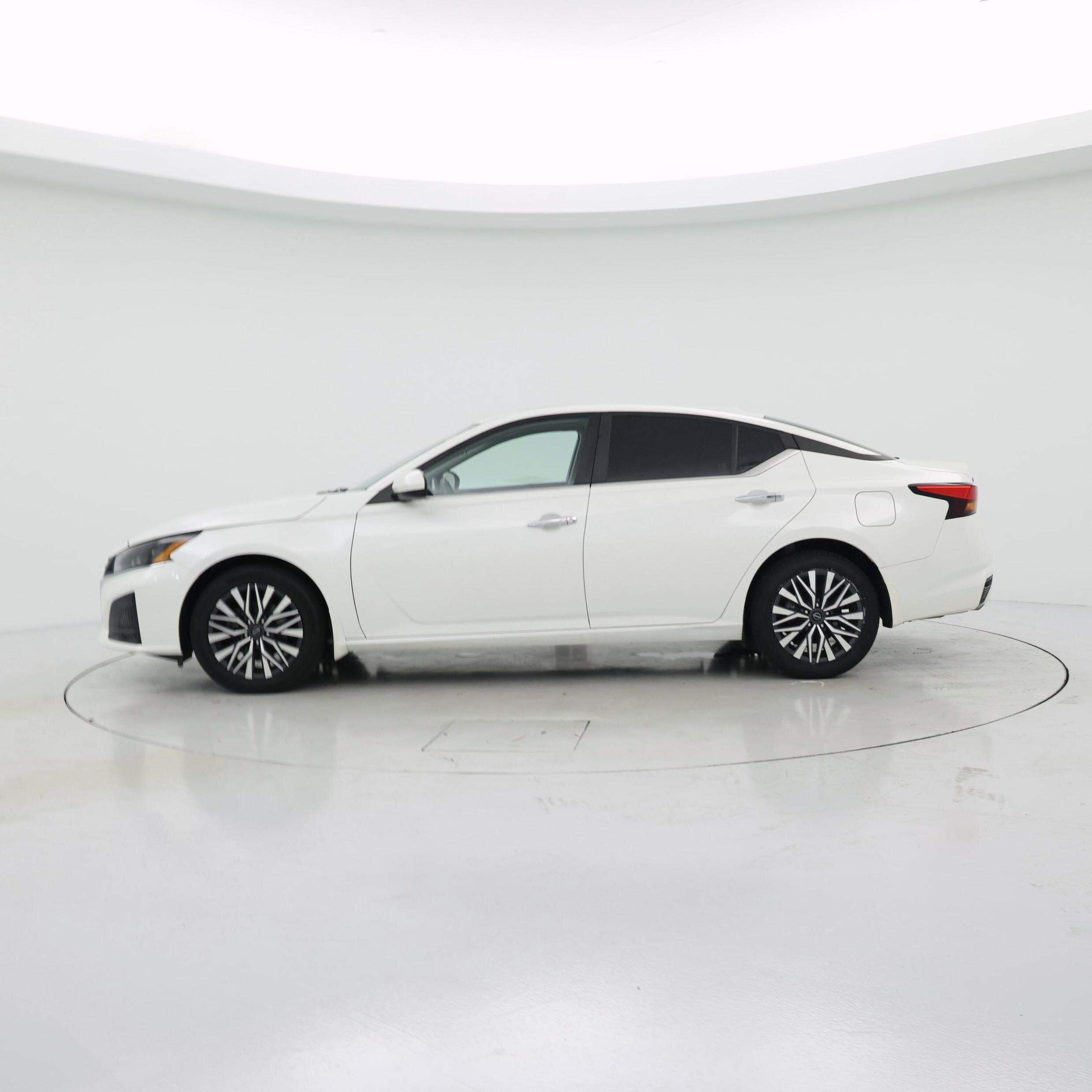 Thumbnail: 2023 Nissan Altima - 3