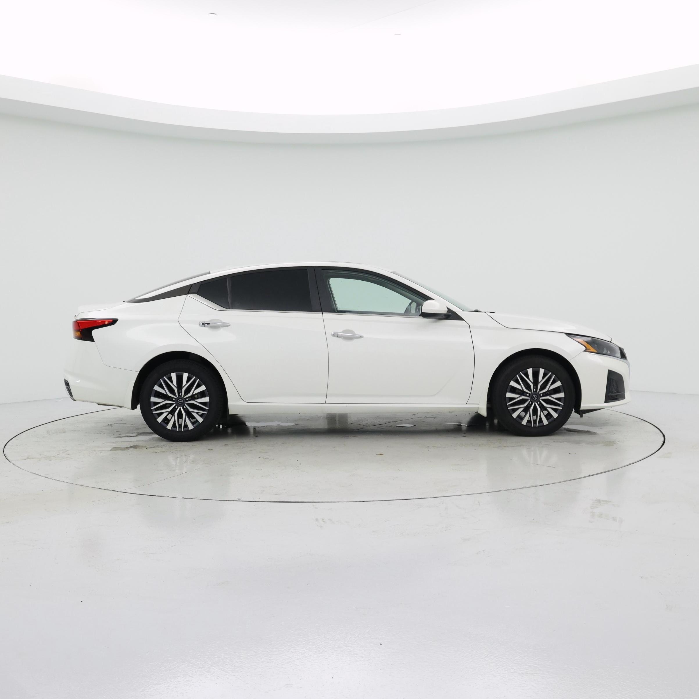 Thumbnail: 2023 Nissan Altima - 7