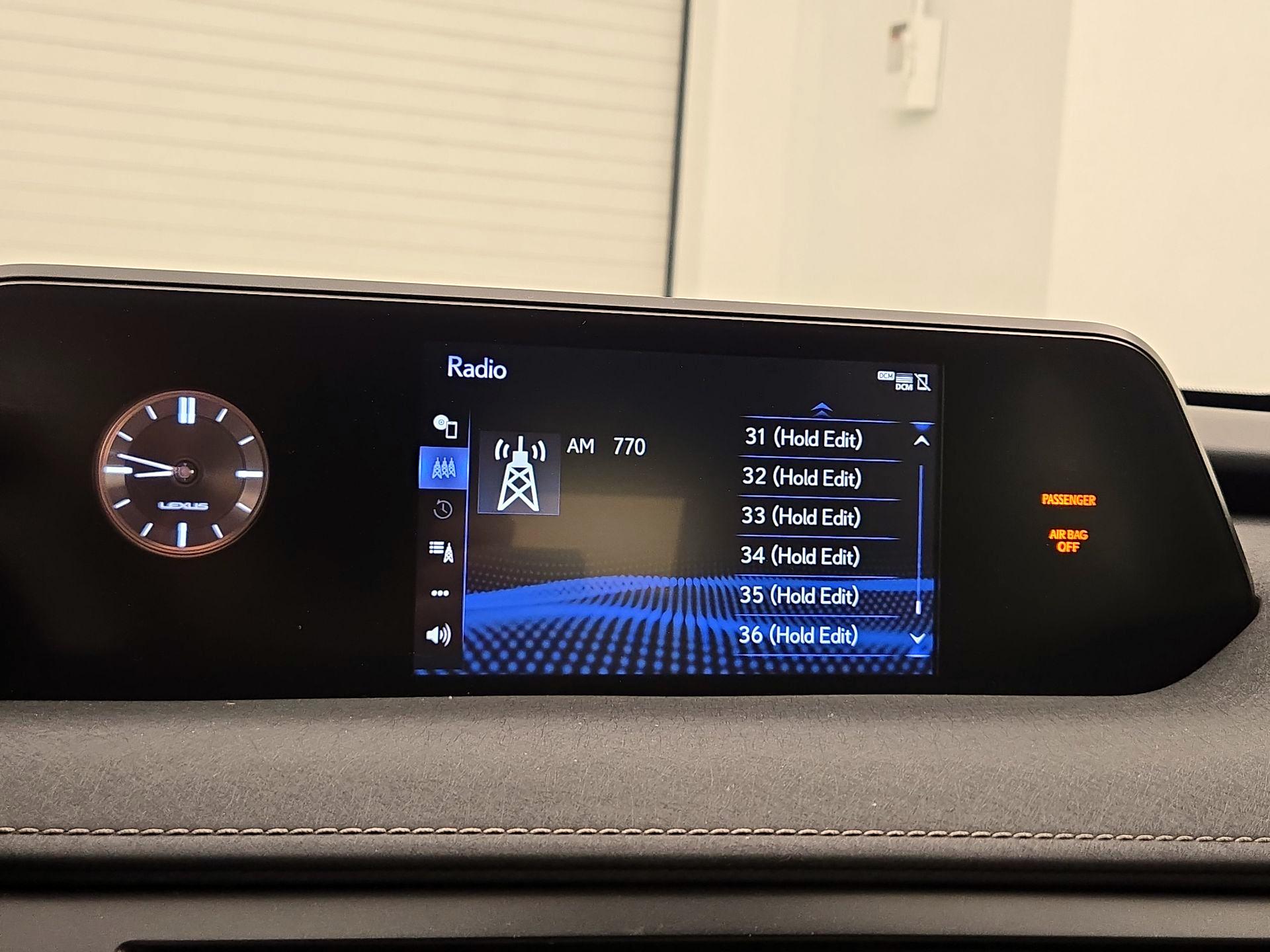 Thumbnail: 2020 Lexus UX - 15