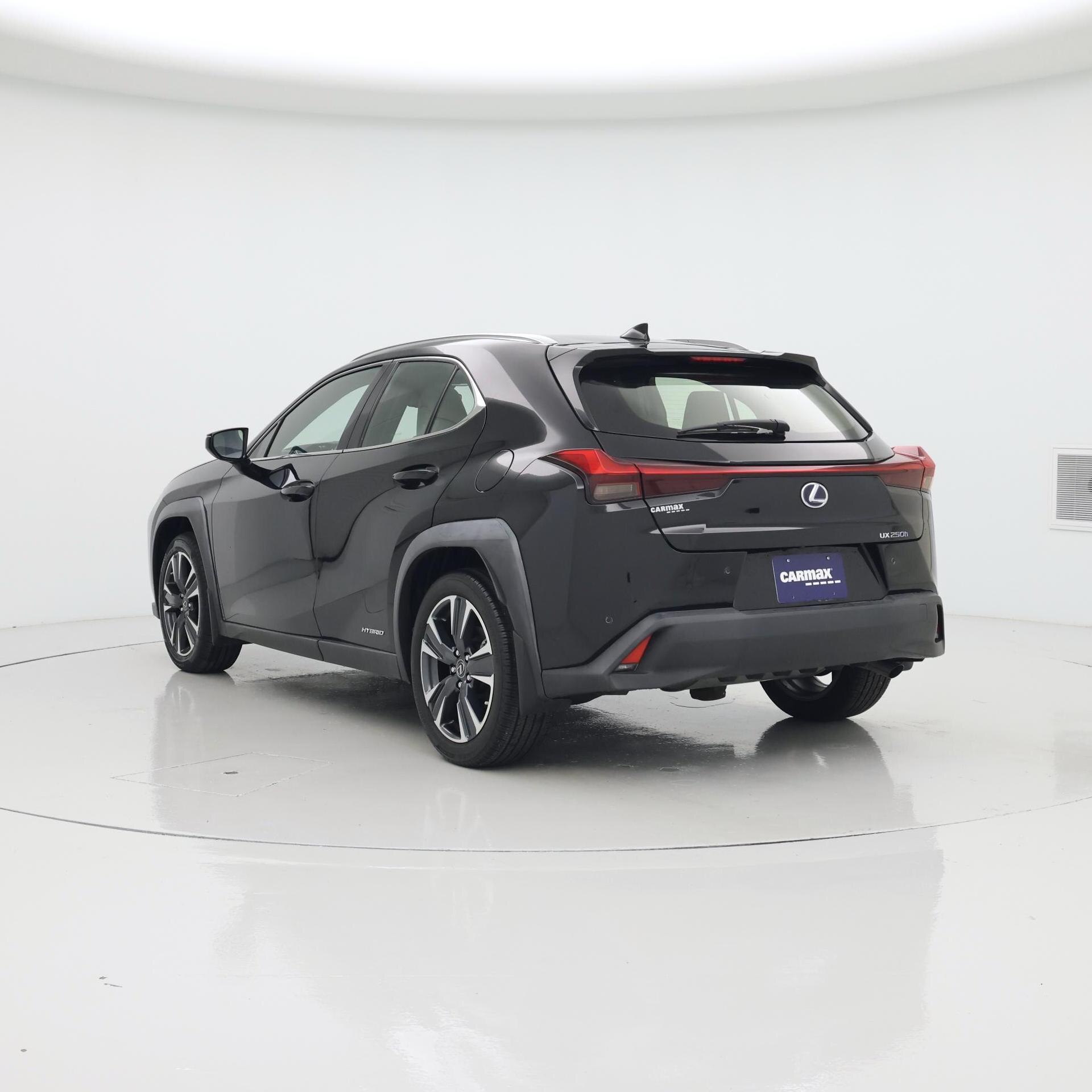 Thumbnail: 2020 Lexus UX - 2