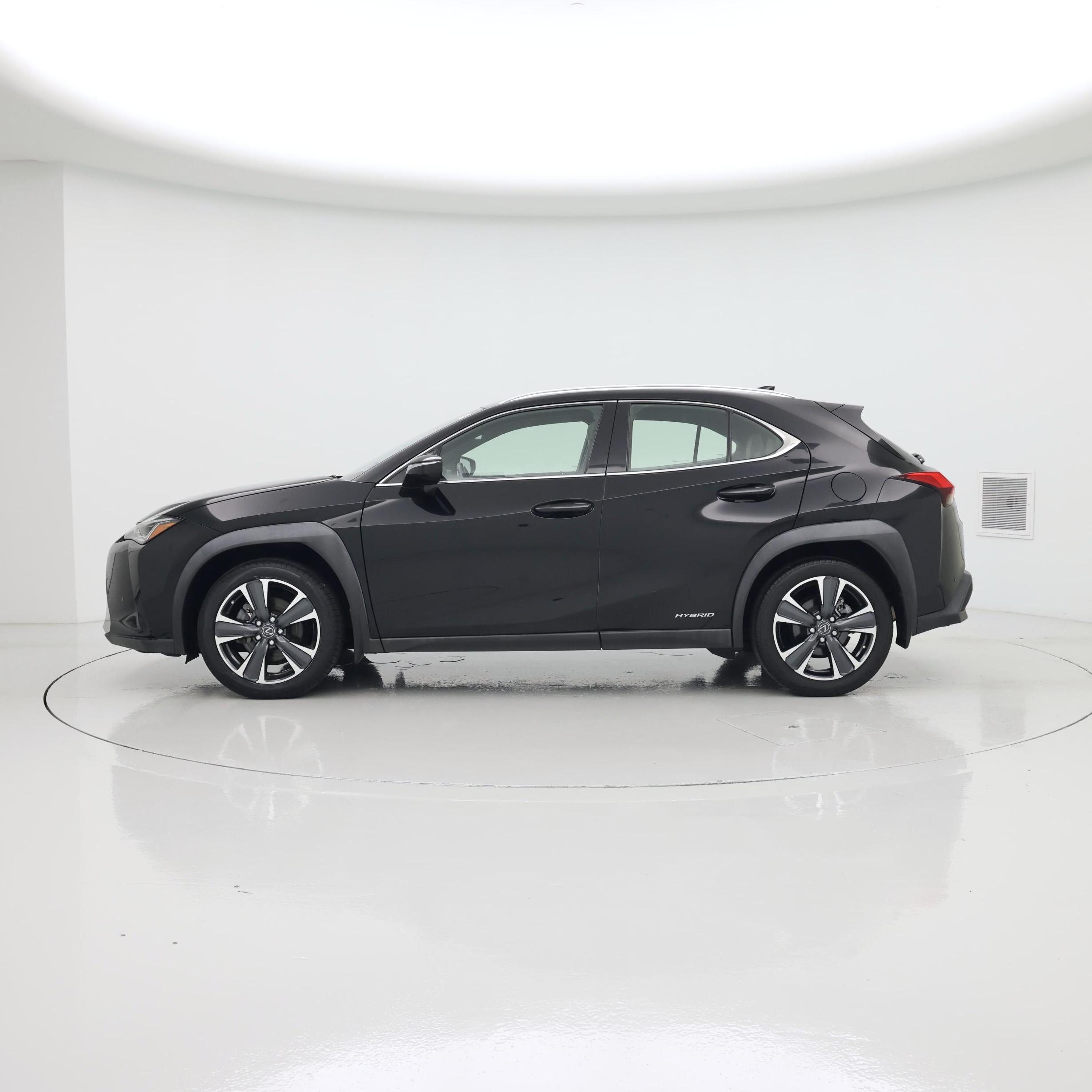 Thumbnail: 2020 Lexus UX - 3