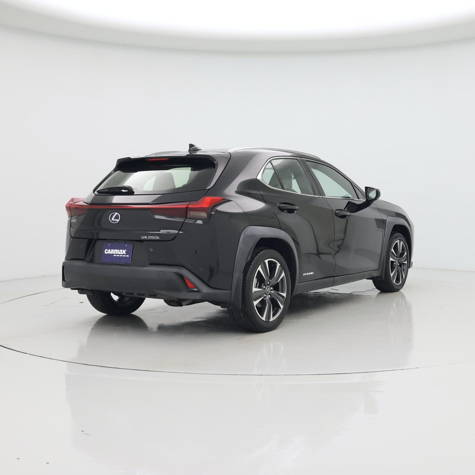 Thumbnail: 2020 Lexus UX - 8