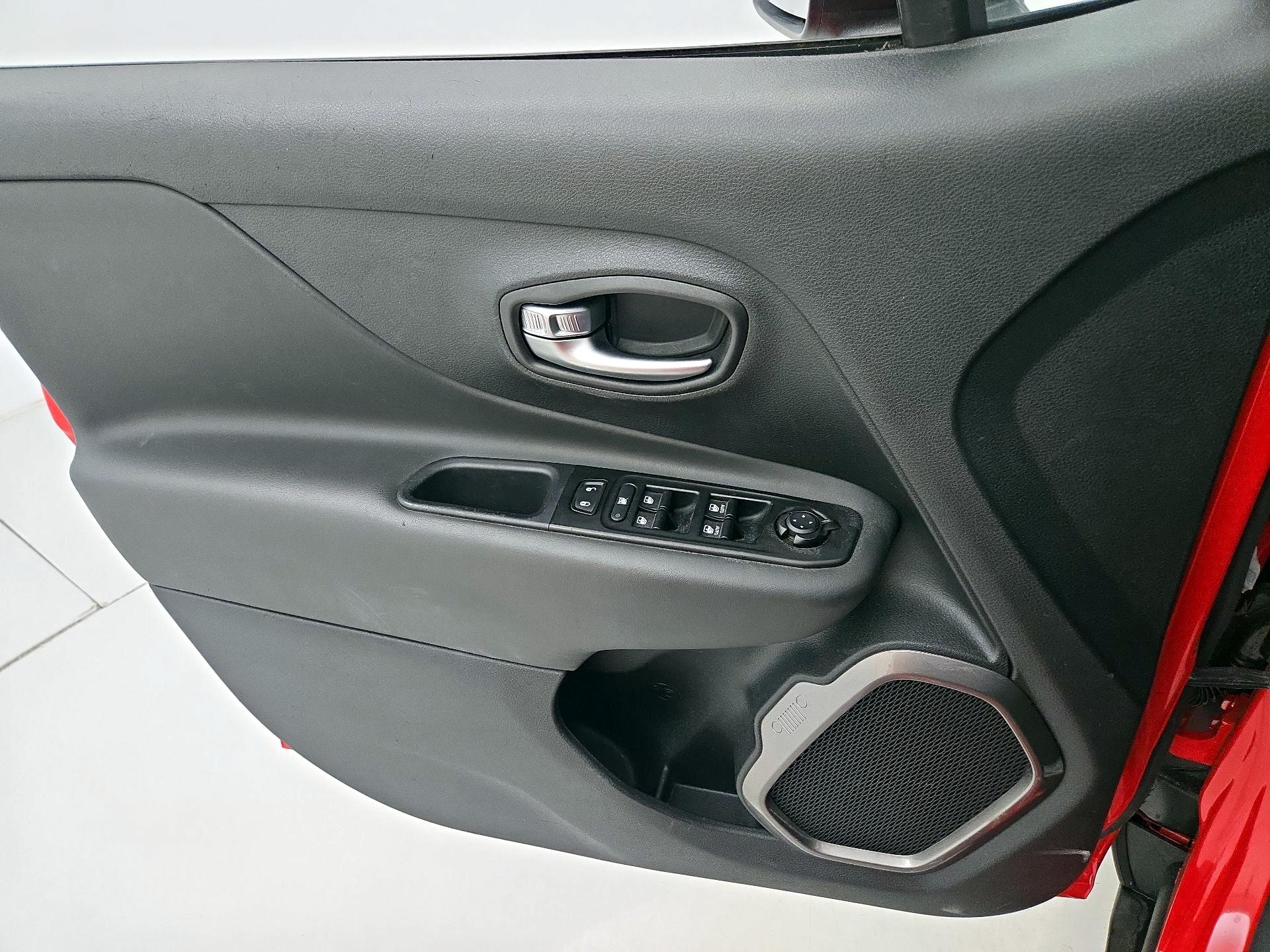 Thumbnail: 2020 Jeep Renegade - 12