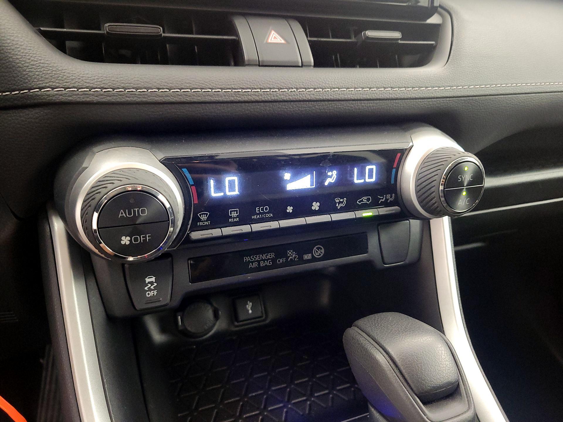 Thumbnail: 2021 Toyota RAV4 - 14